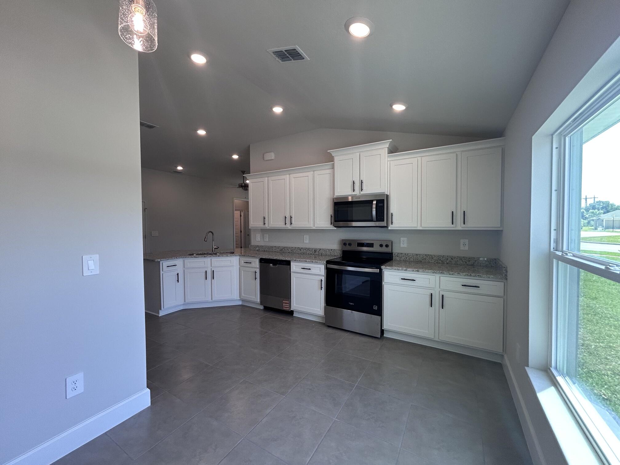 5747 Waterstone Boulevard Property Photo 6