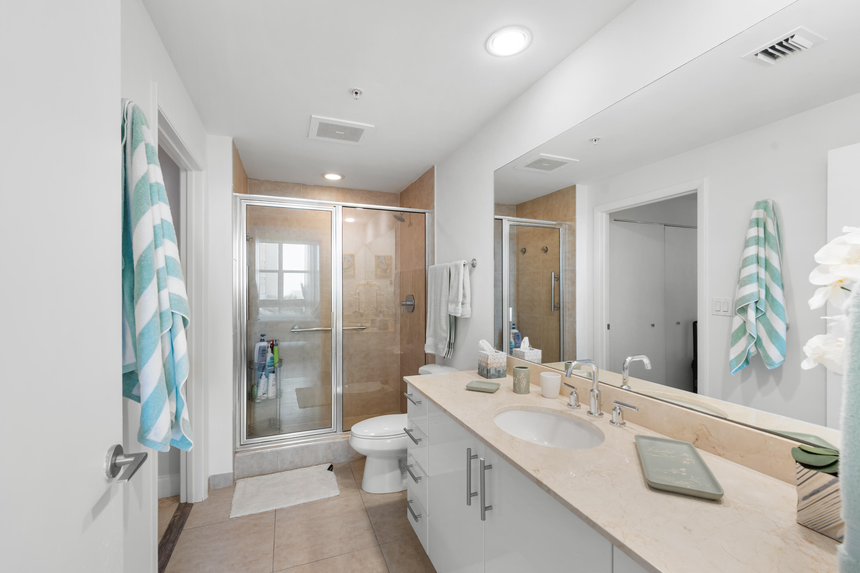 550 Okeechobee Boulevard 1407 Property Photo 19