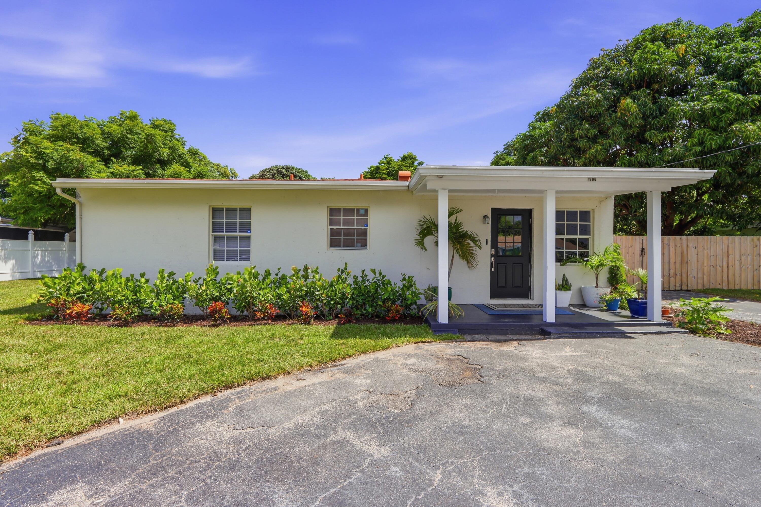 1900 Carissa Road Property Photo 1