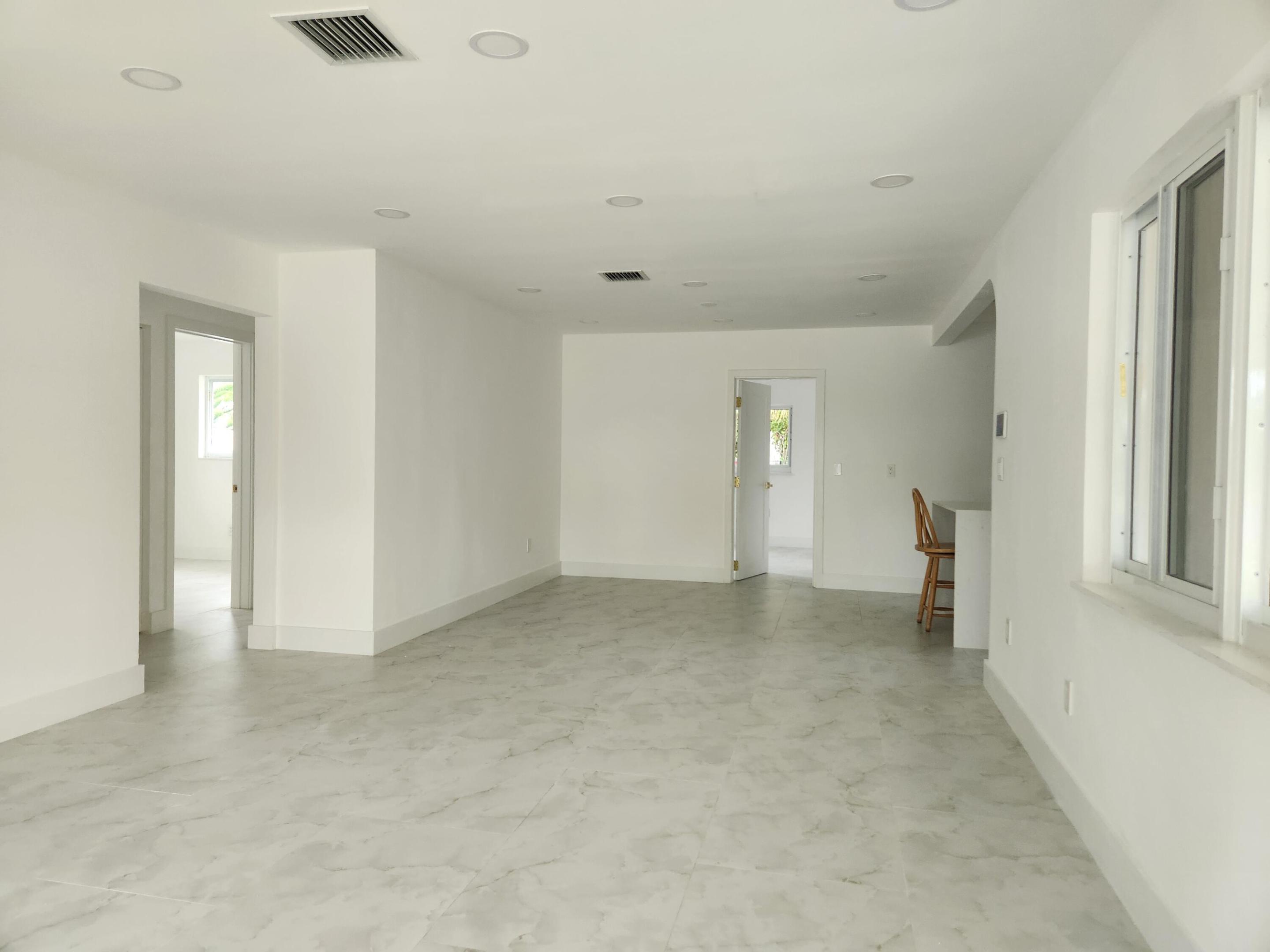 401 Se 1st Avenue Property Photo 7