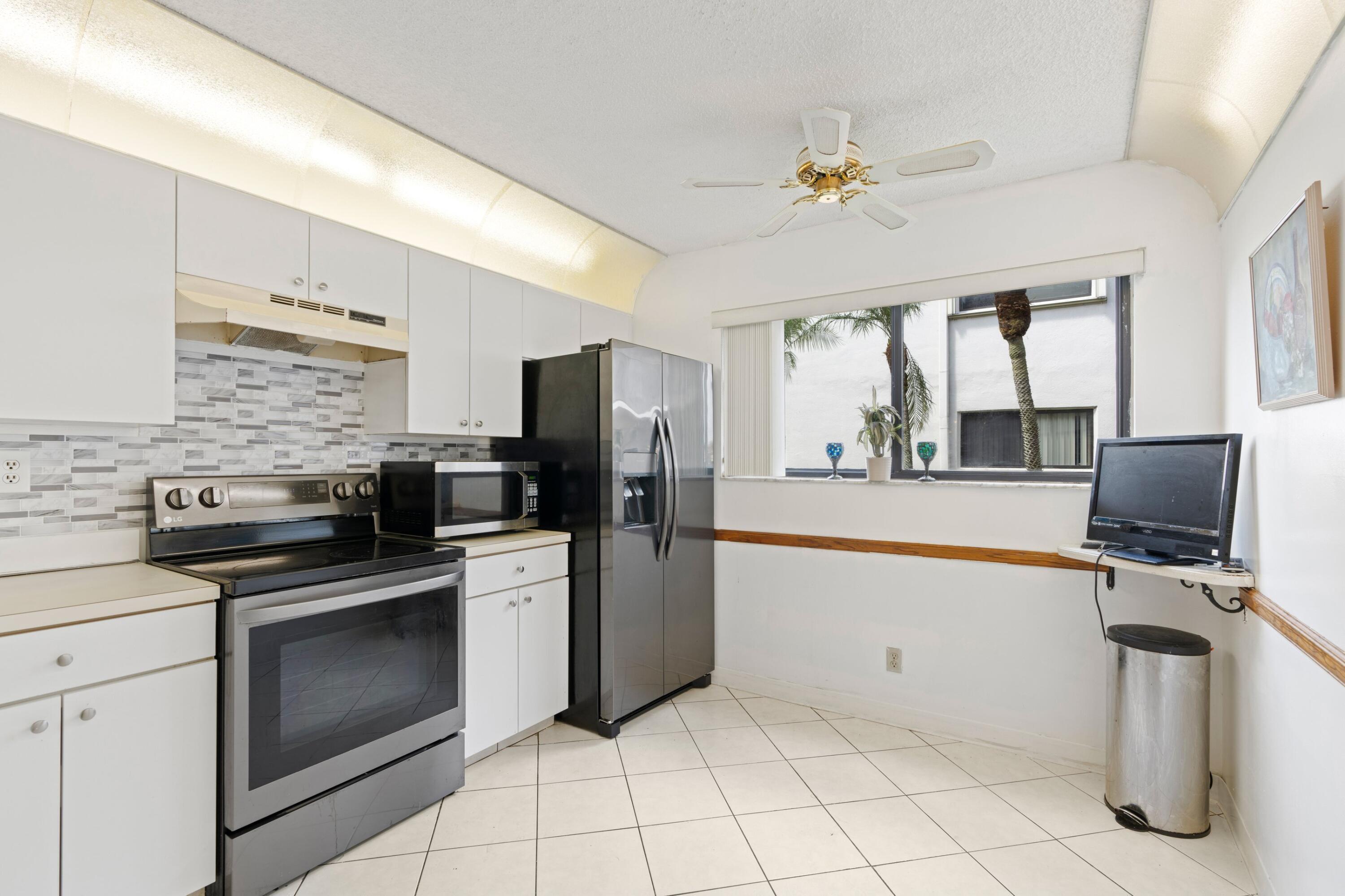 15450 Pembridge Avenue 164 Property Photo 6