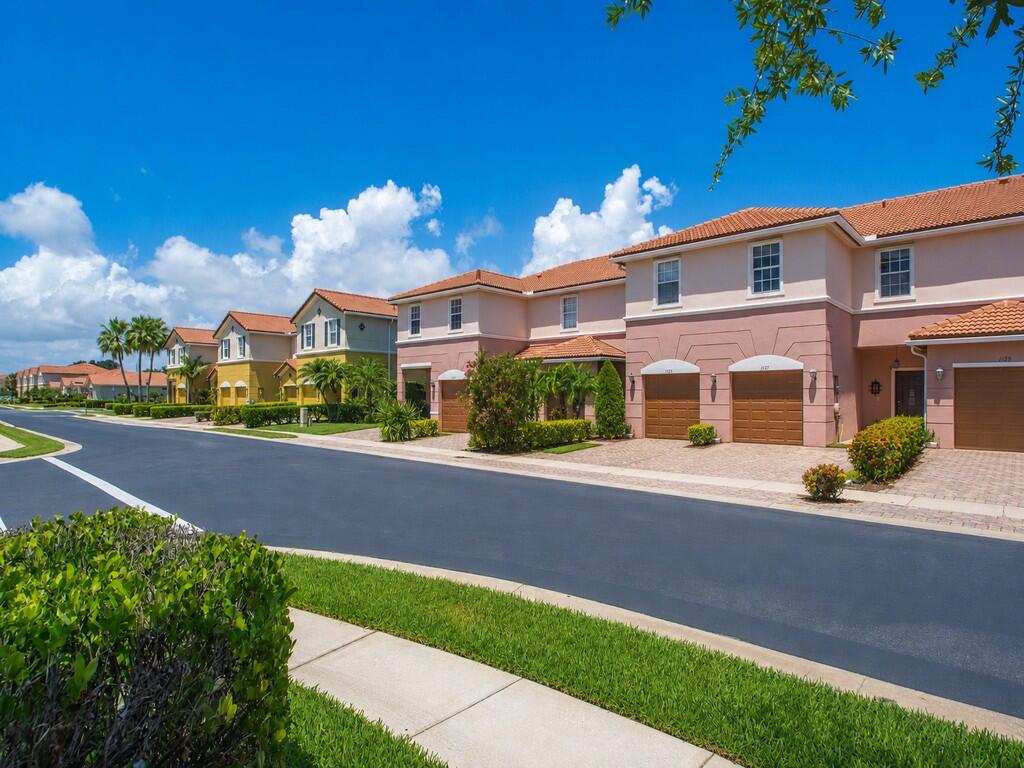 1189 Normandie Way Property Photo 1