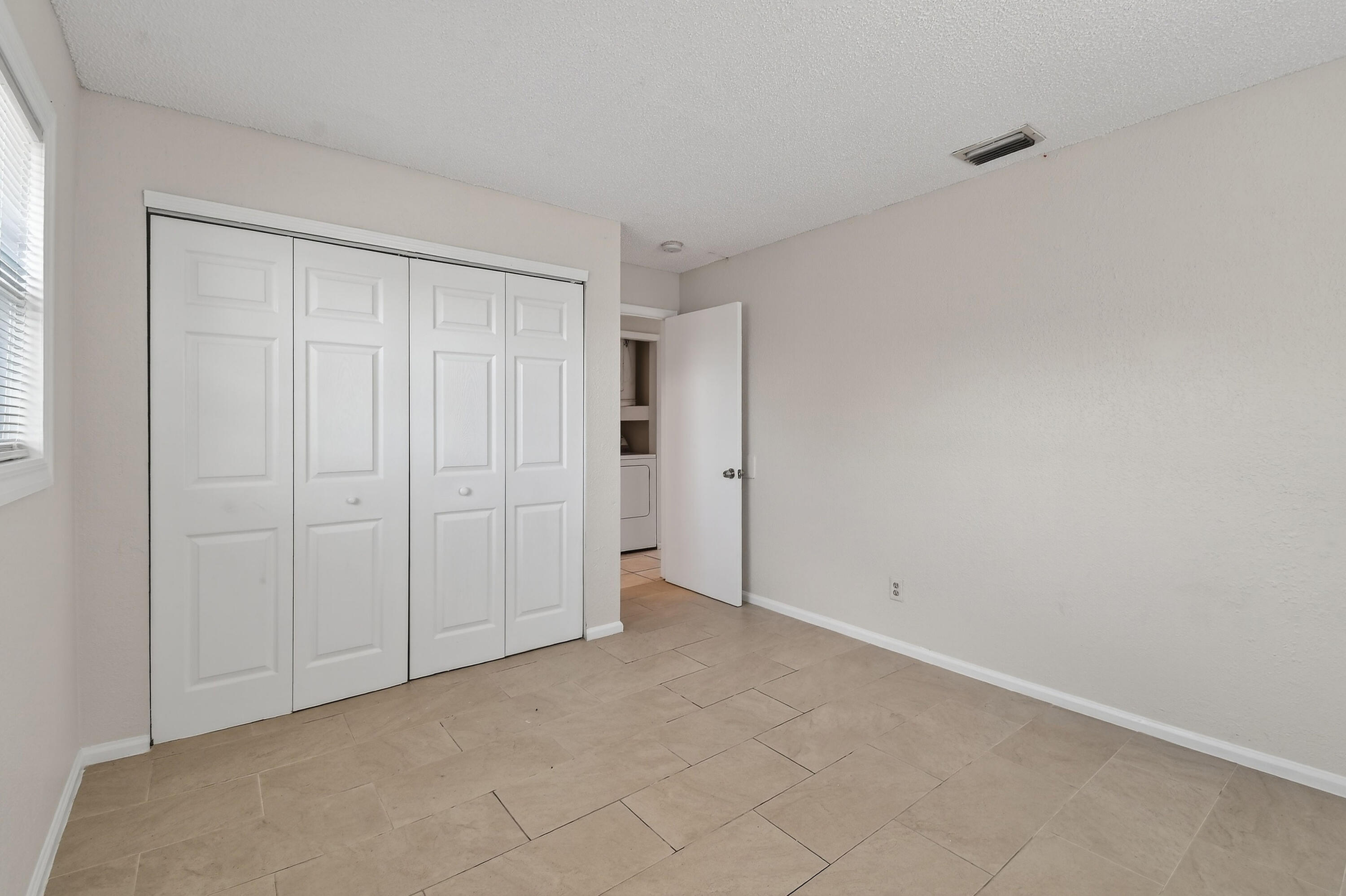 1618 W 26th Court D Property Photo 19