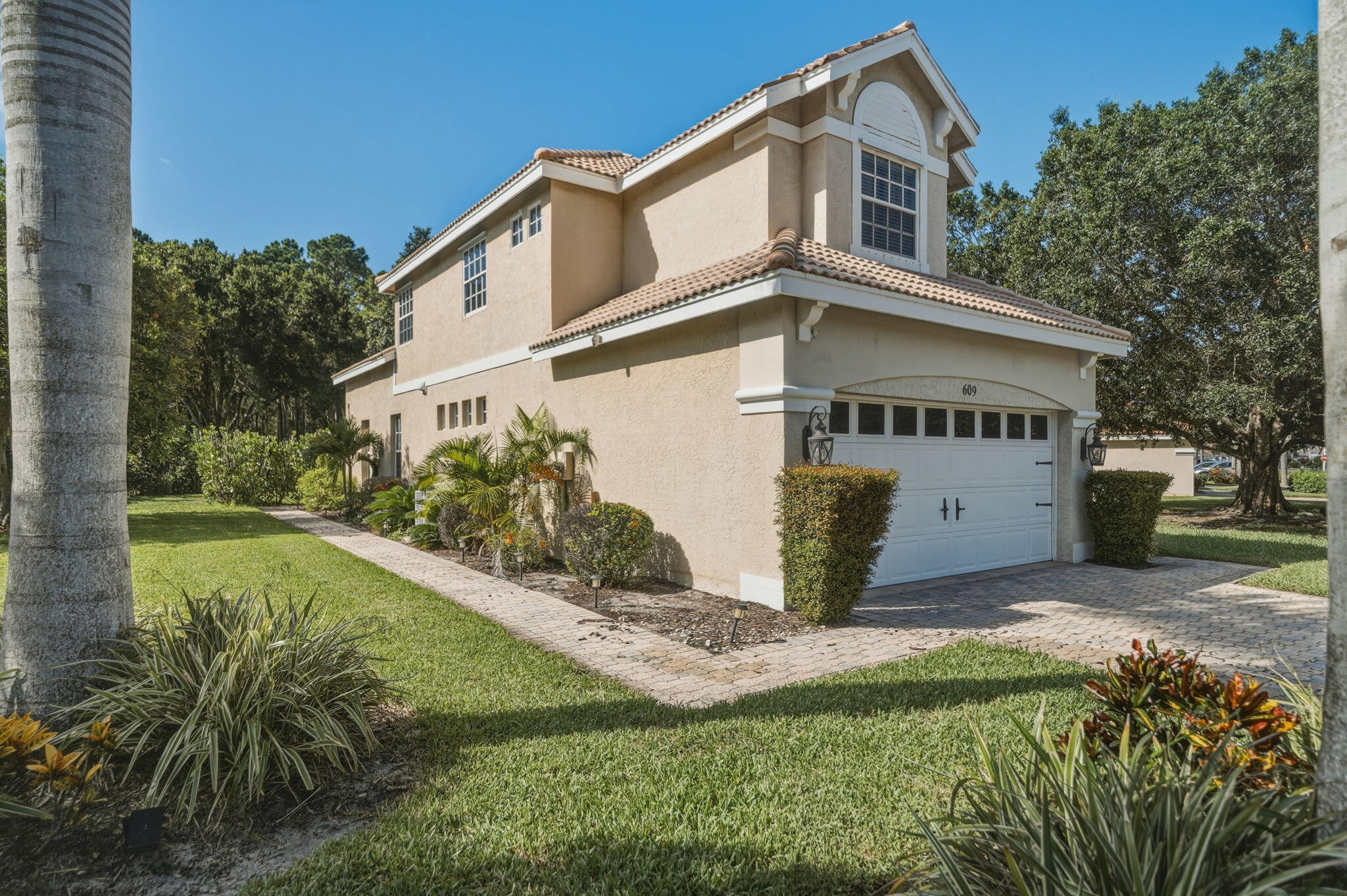 609 Sw Saint Thomas Cove Property Photo 2