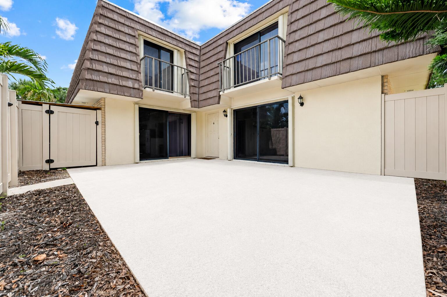 7424 74th Way Property Photo 1