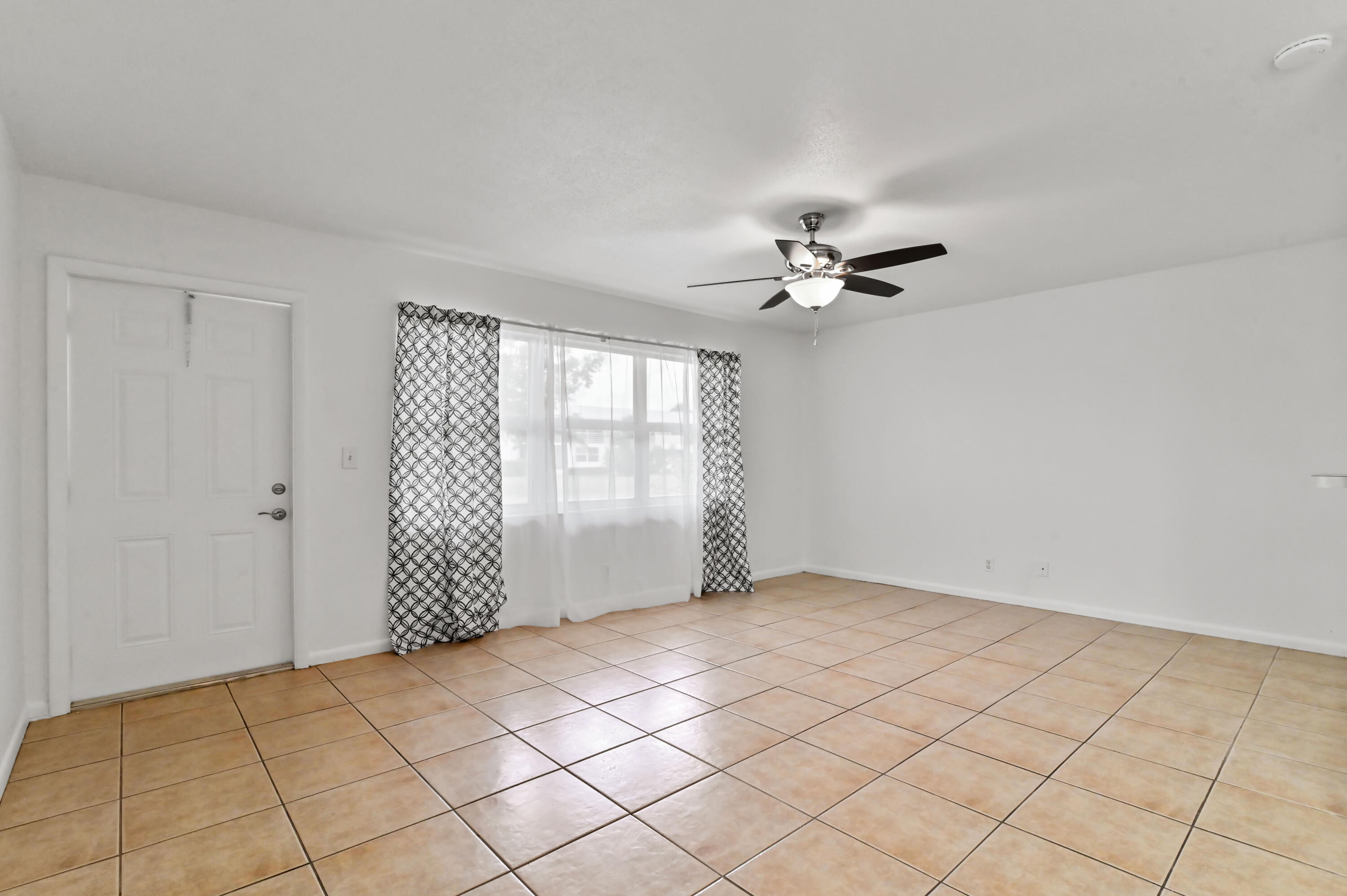 149 Coventry G Property Photo 2