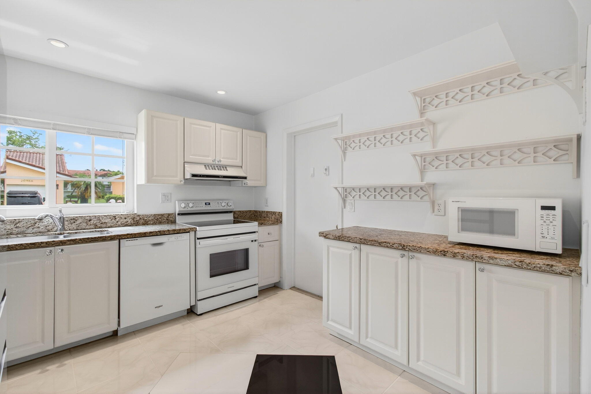 6105 Via Laguna Lane Property Photo 25