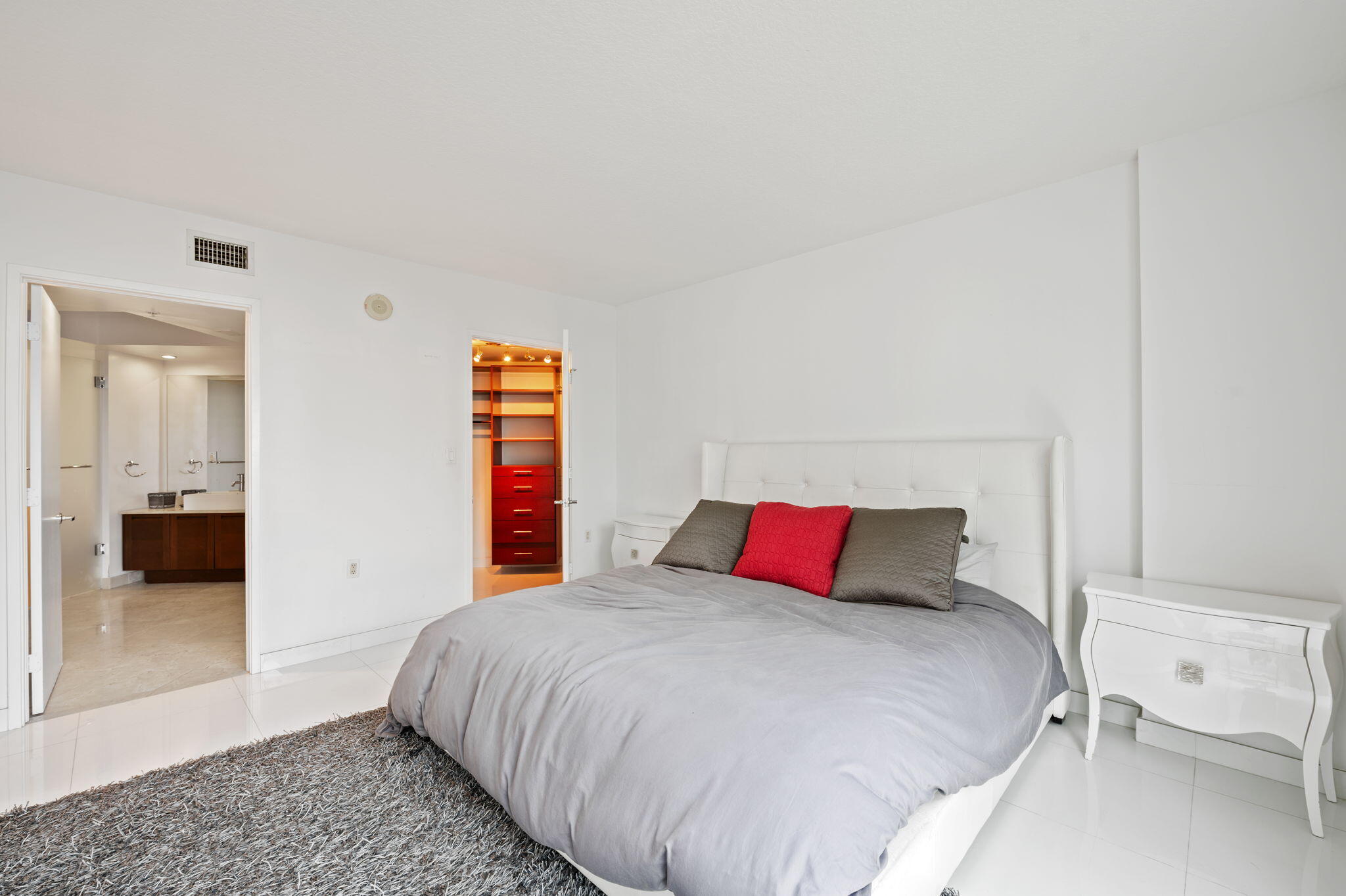 200 Sunny Isles Boulevard 2-806 Property Photo 17