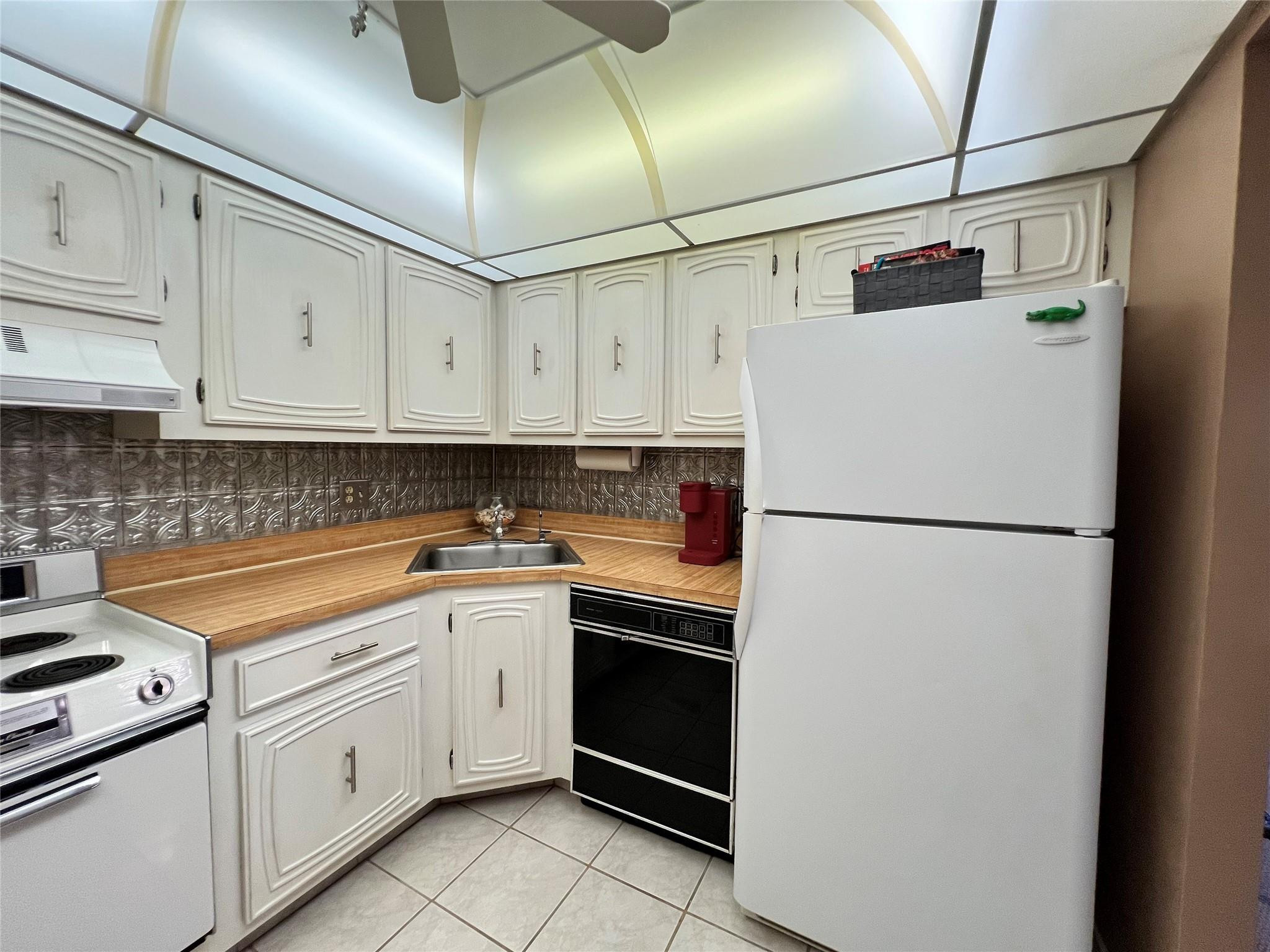 101 Briny Avenue 1005 Property Photo 9