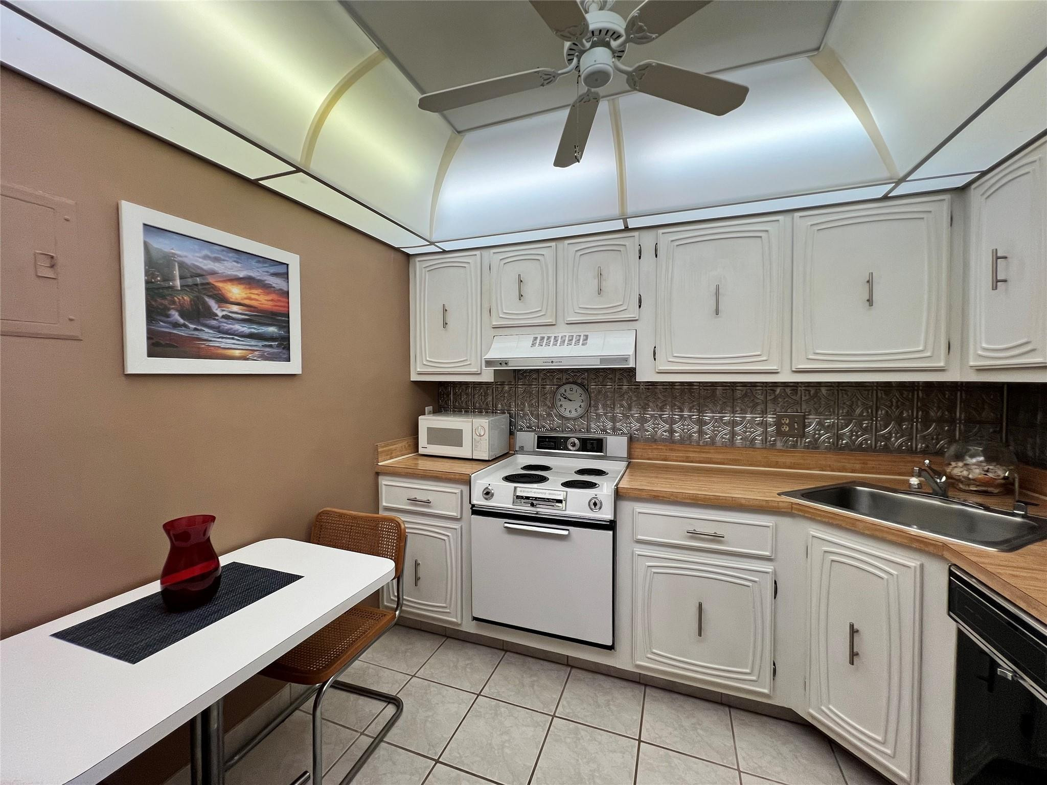 101 Briny Avenue 1005 Property Photo 10