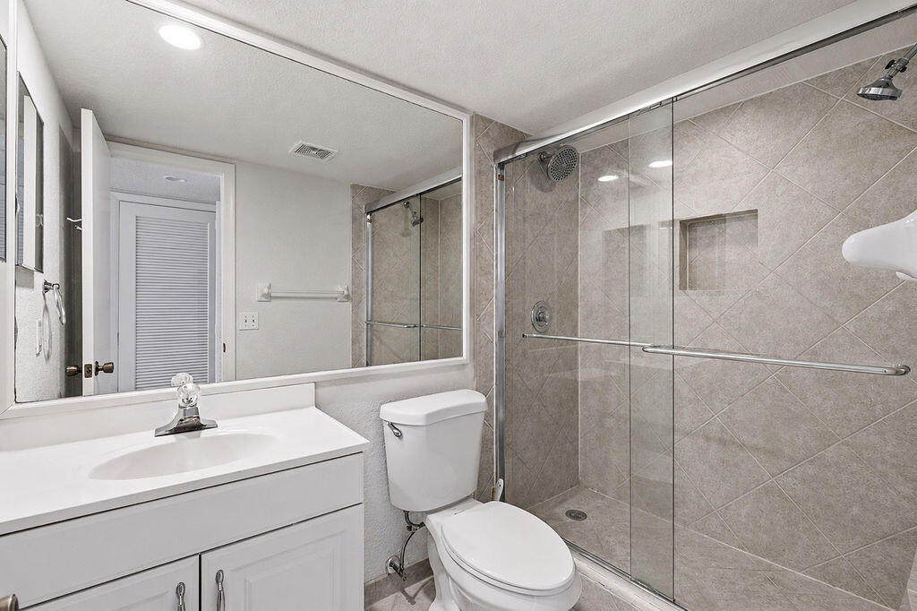 2322 S Cypress Bend Drive 311 Property Photo 8