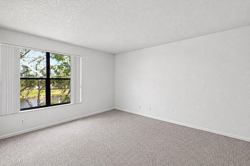 2322 S Cypress Bend Drive 311 Property Photo 9
