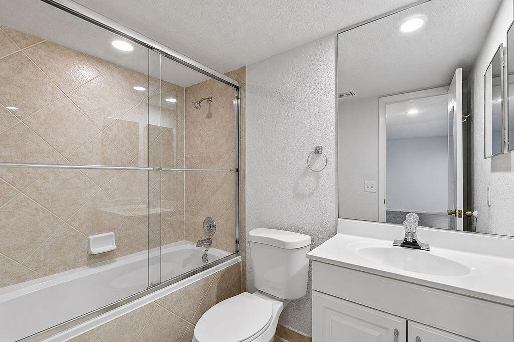 2322 S Cypress Bend Drive 311 Property Photo 10