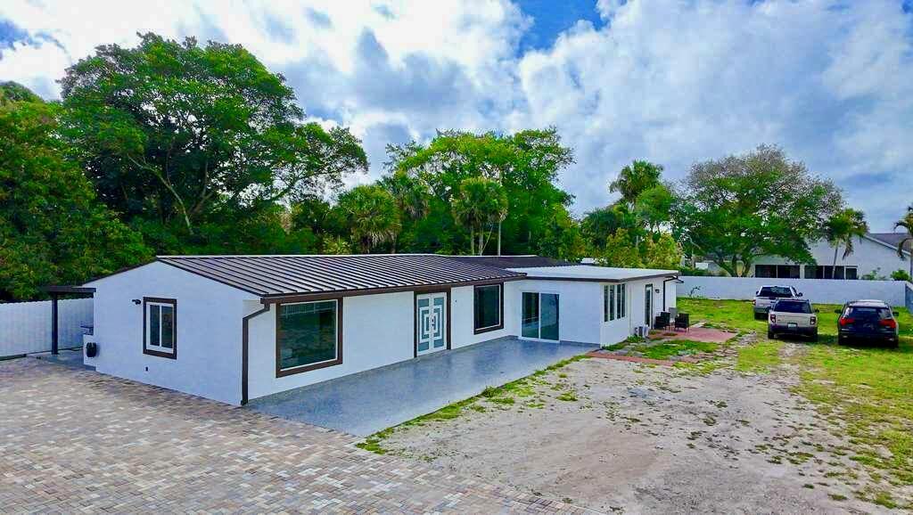 696 Arlington Drive Property Photo 1