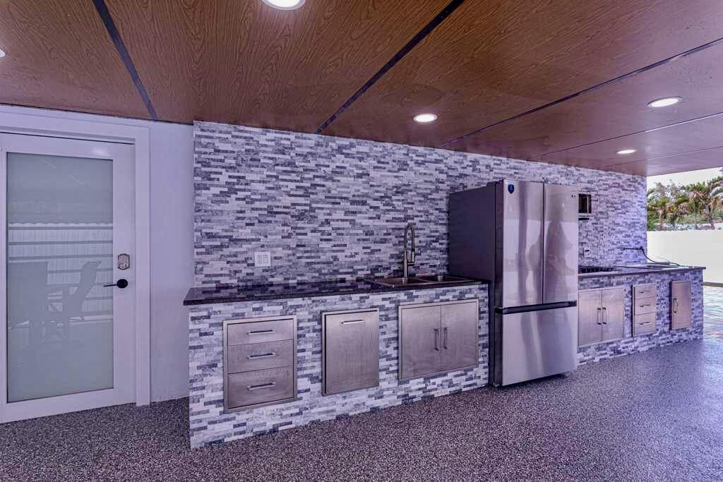 696 Arlington Drive Property Photo 44
