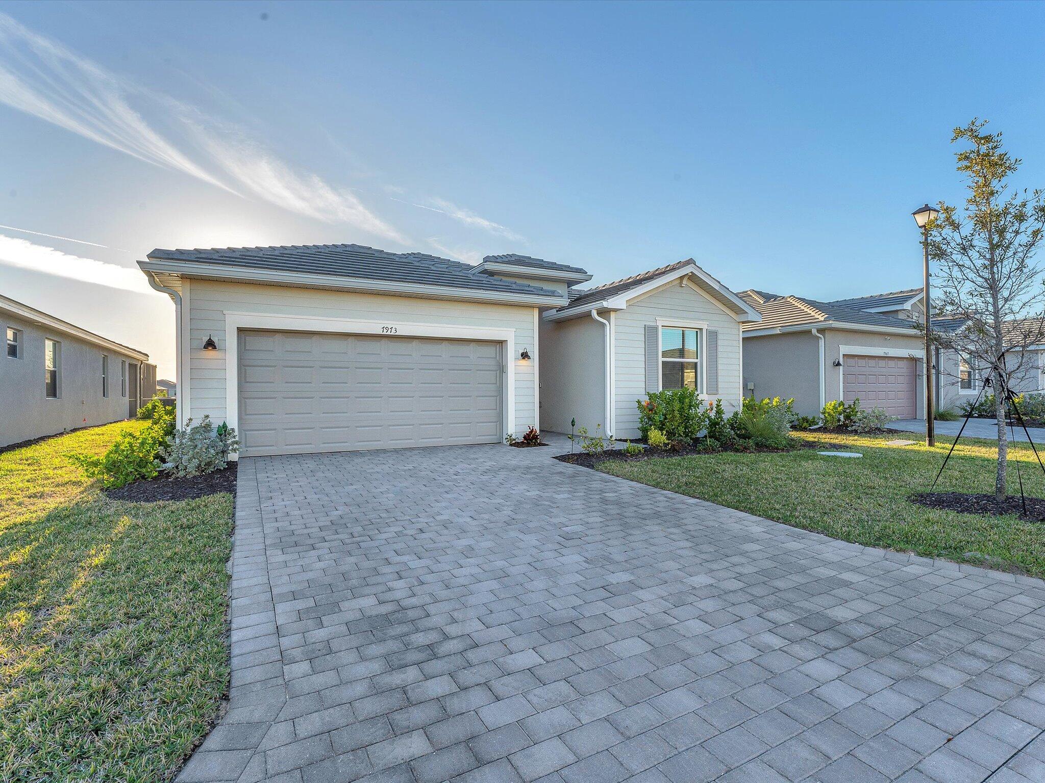 7973 Lakes Edge Lane Property Photo 1