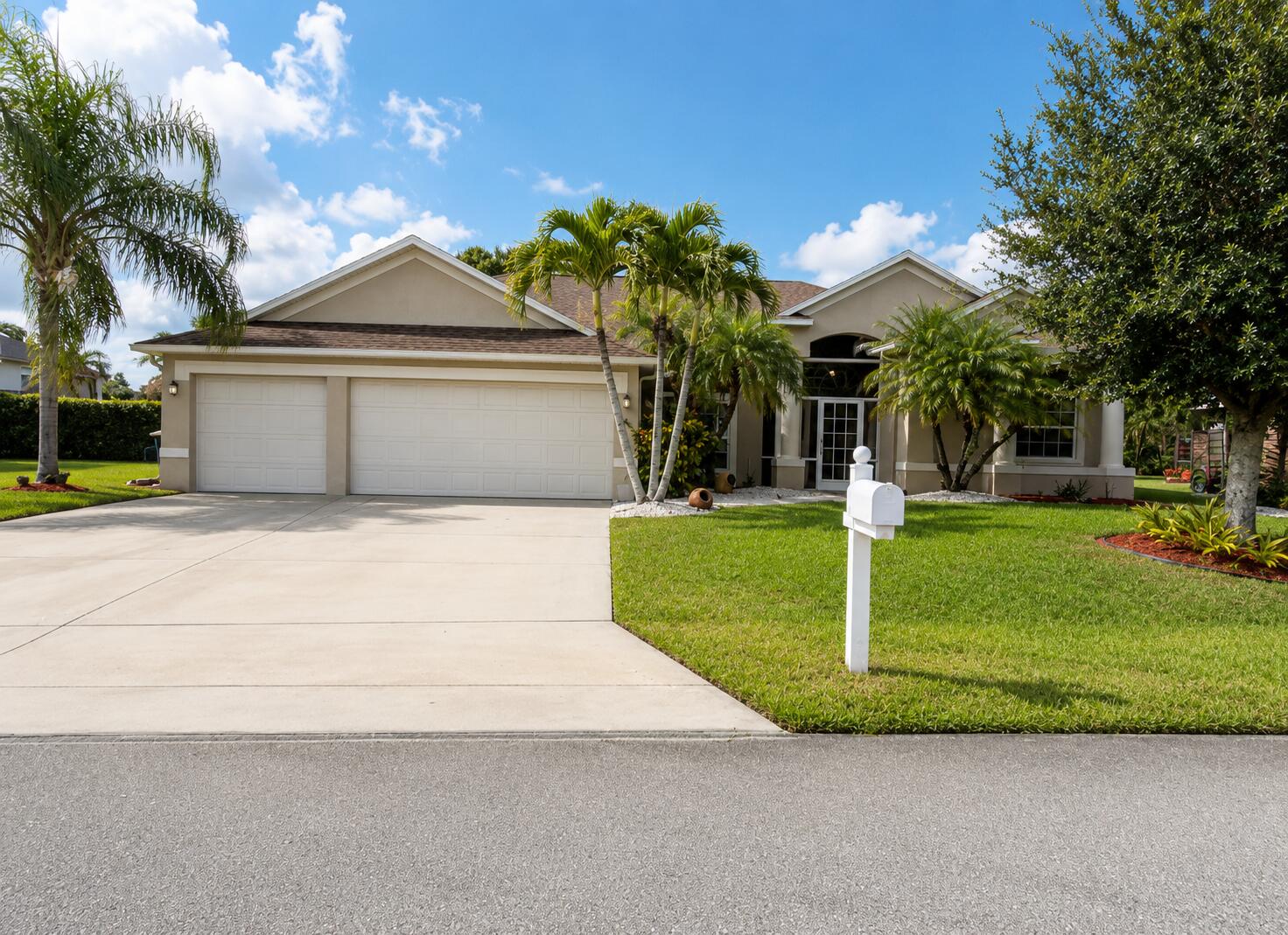 2811 Serenity Circle S Property Photo 1