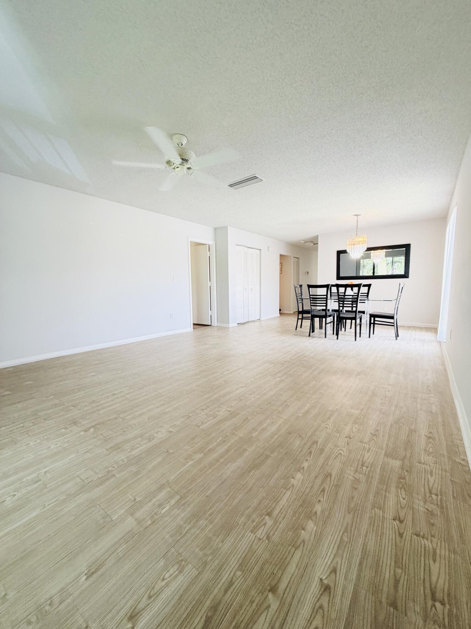 21411 Juego Circle 32b Property Photo 3