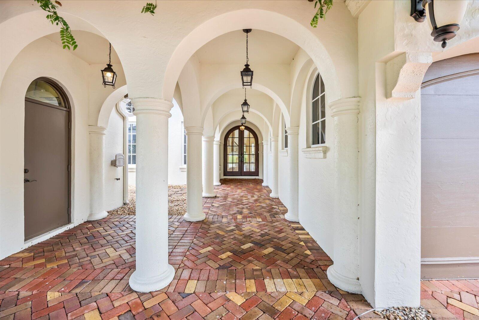 143 SE Bella Strano Property Photo 1