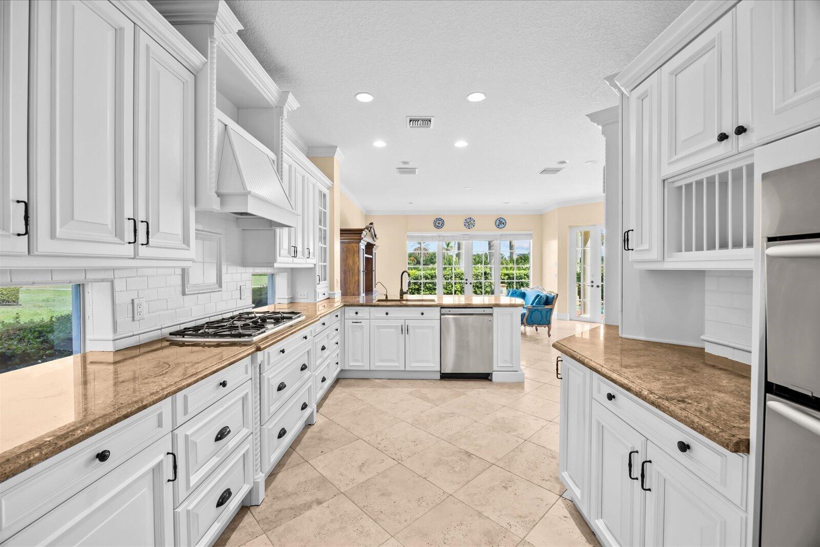 143 Se Bella Strano Property Photo 9