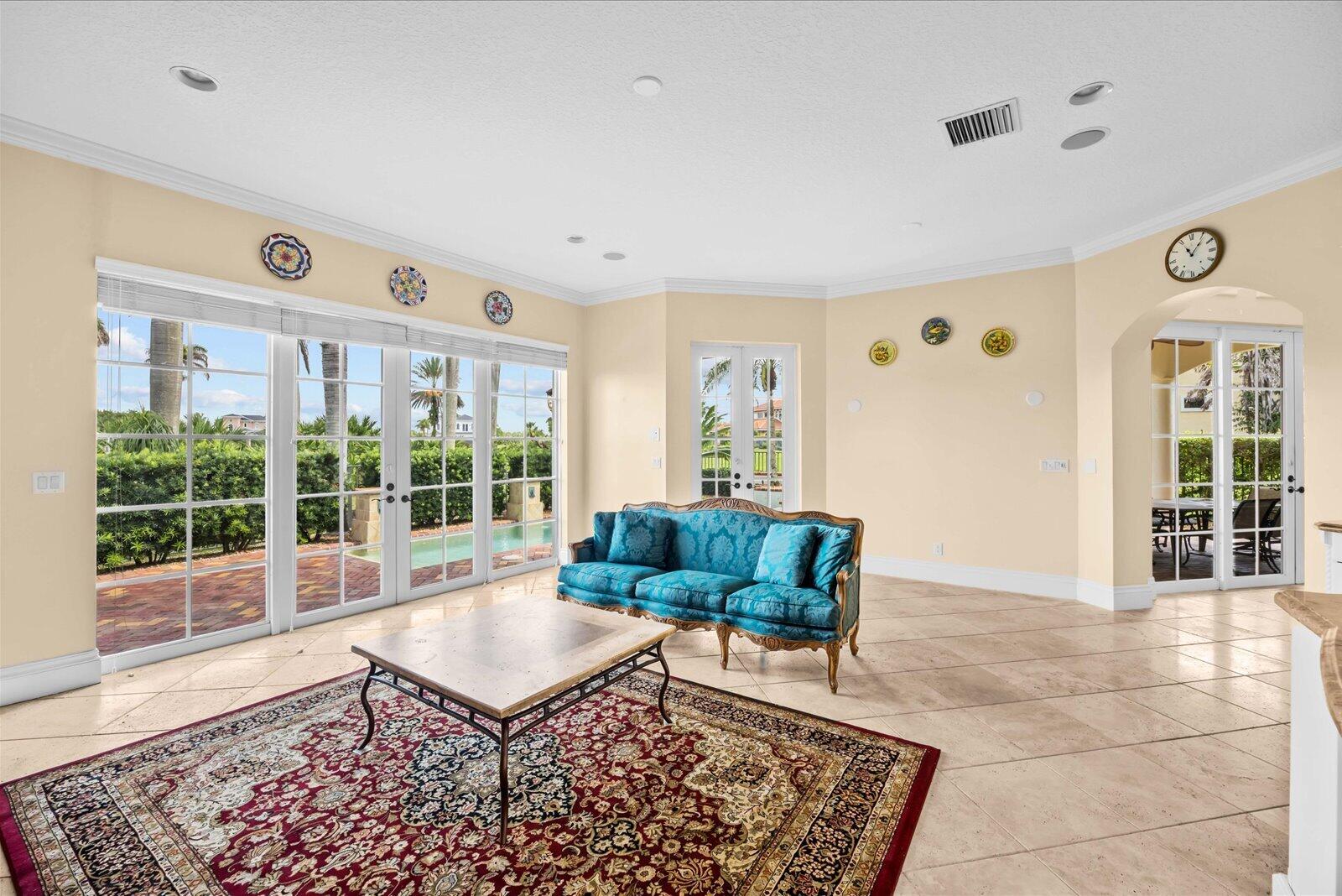 143 Se Bella Strano Property Photo 12