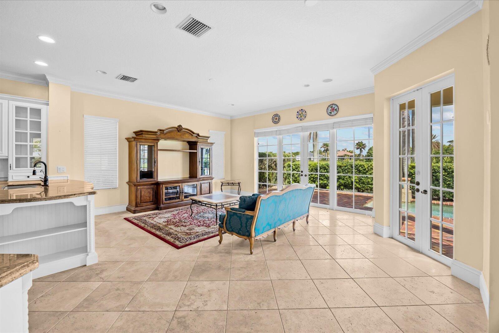 143 Se Bella Strano Property Photo 14