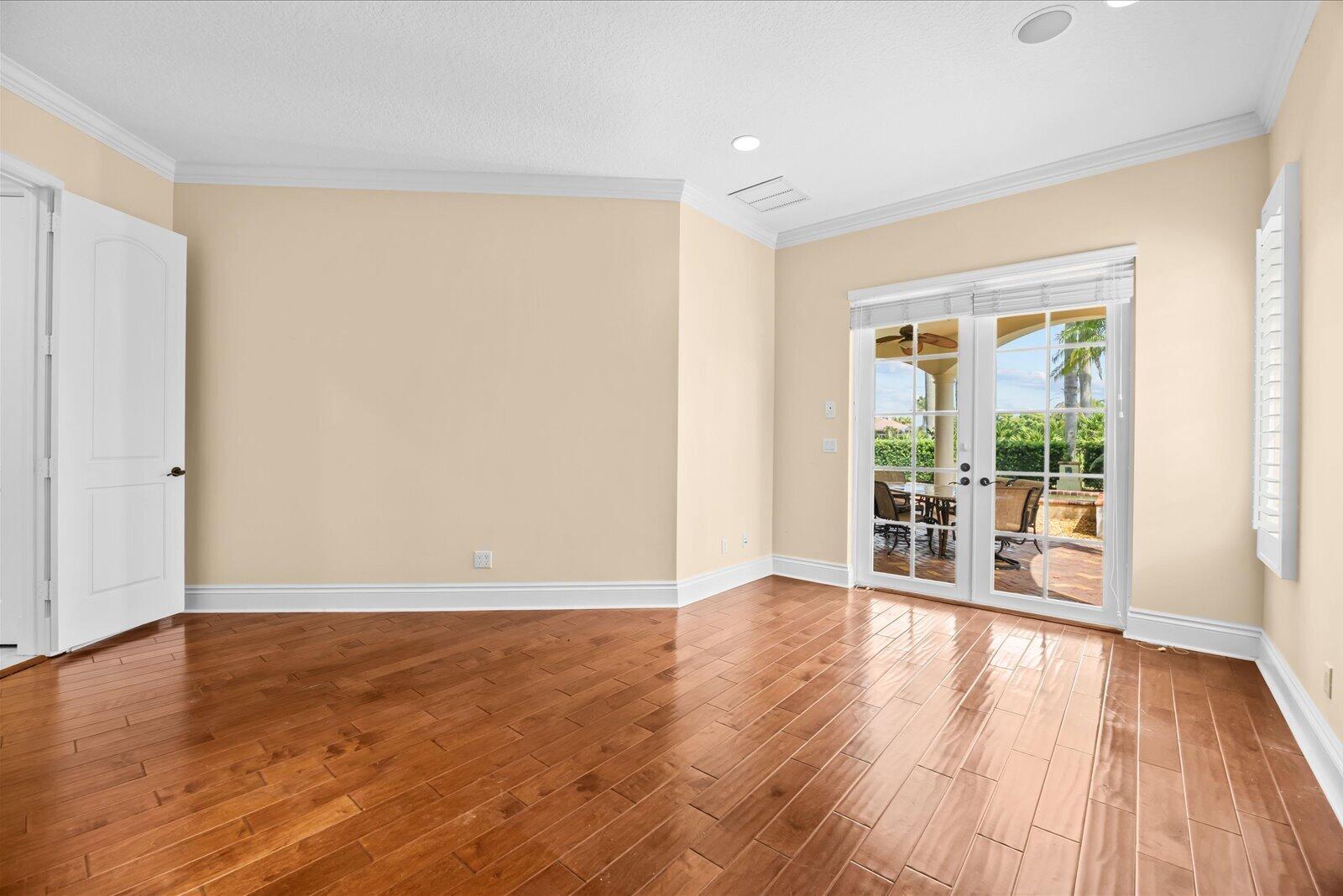 143 Se Bella Strano Property Photo 17