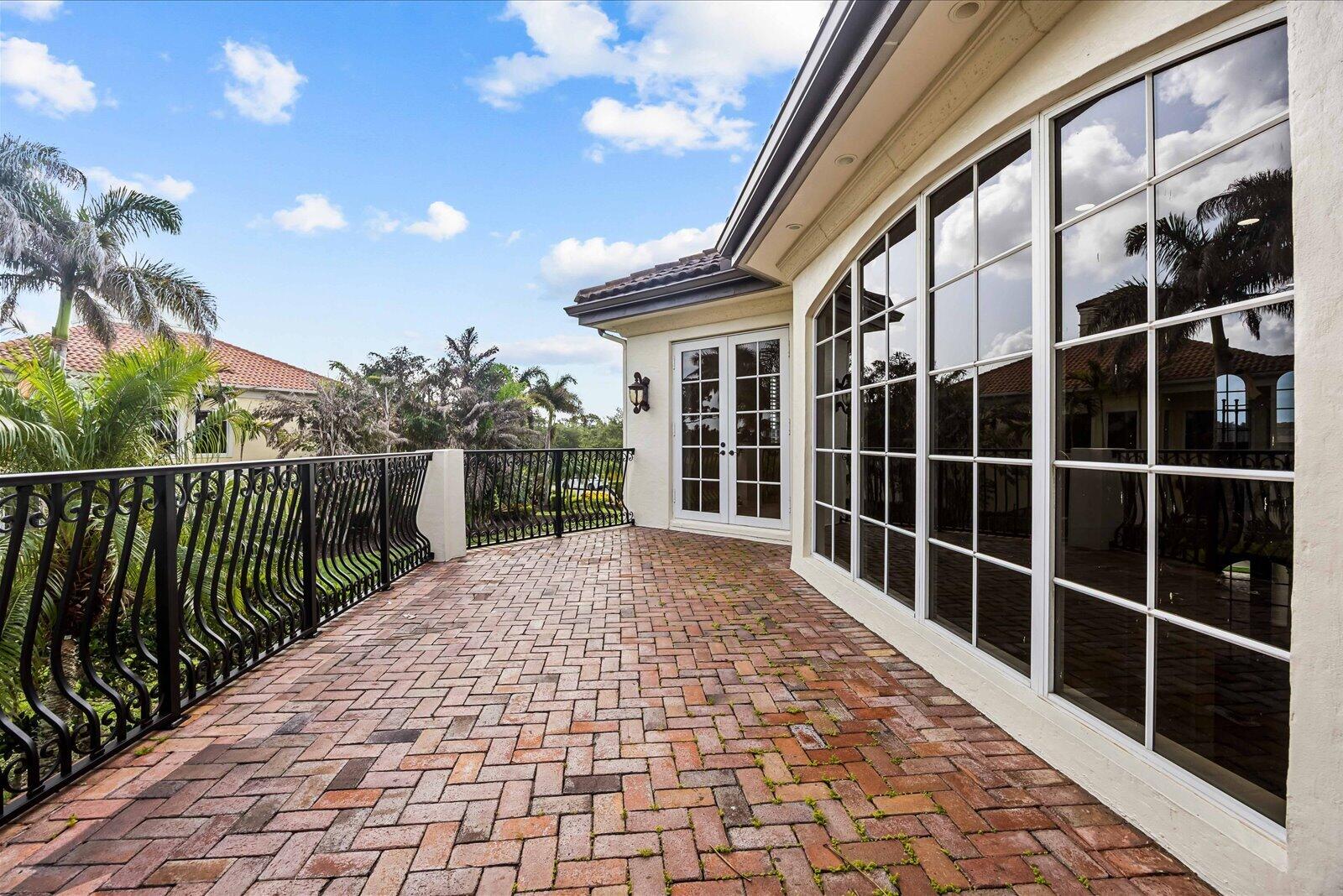 143 Se Bella Strano Property Photo 33