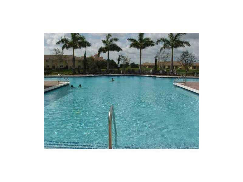 1570 Ne 33 Road 201 Property Photo 2