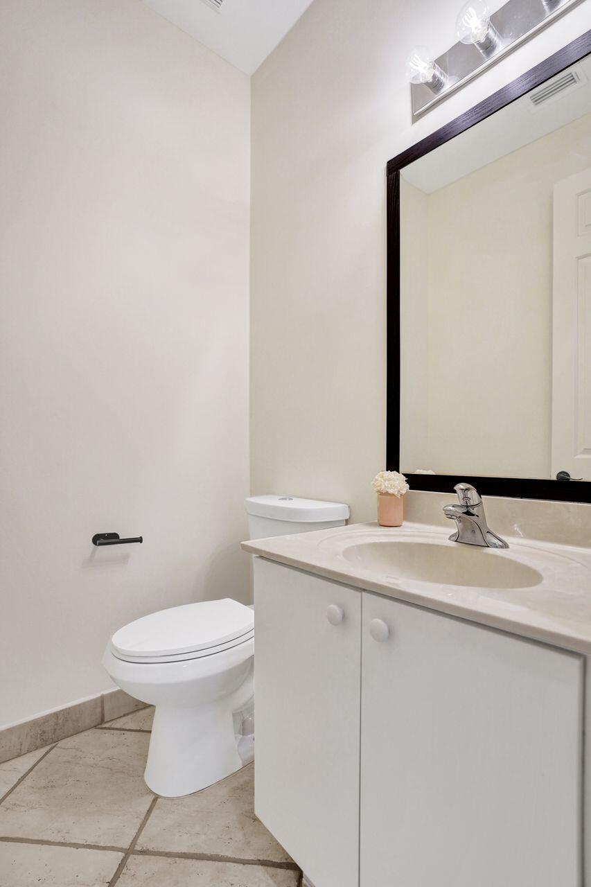6379 Bella Circle W 606 Property Photo 12