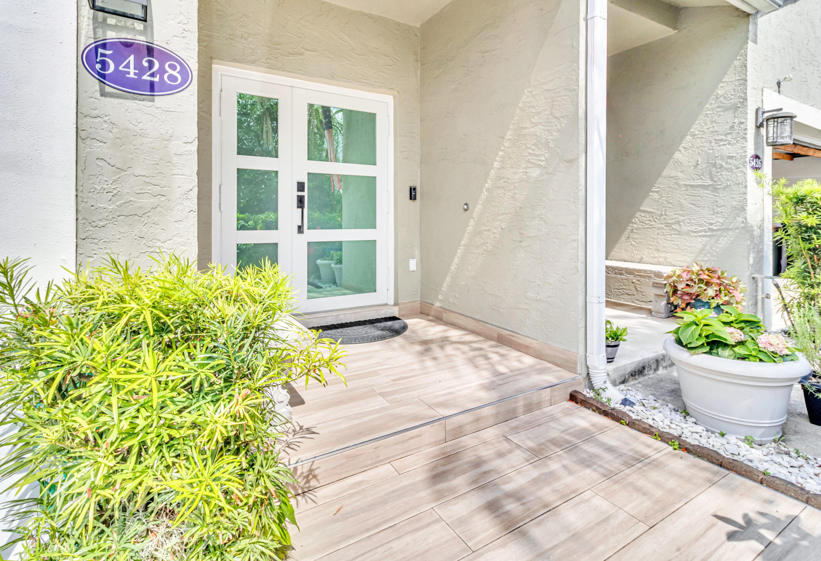 5428 Pointe Villa Drive E Property Photo 2