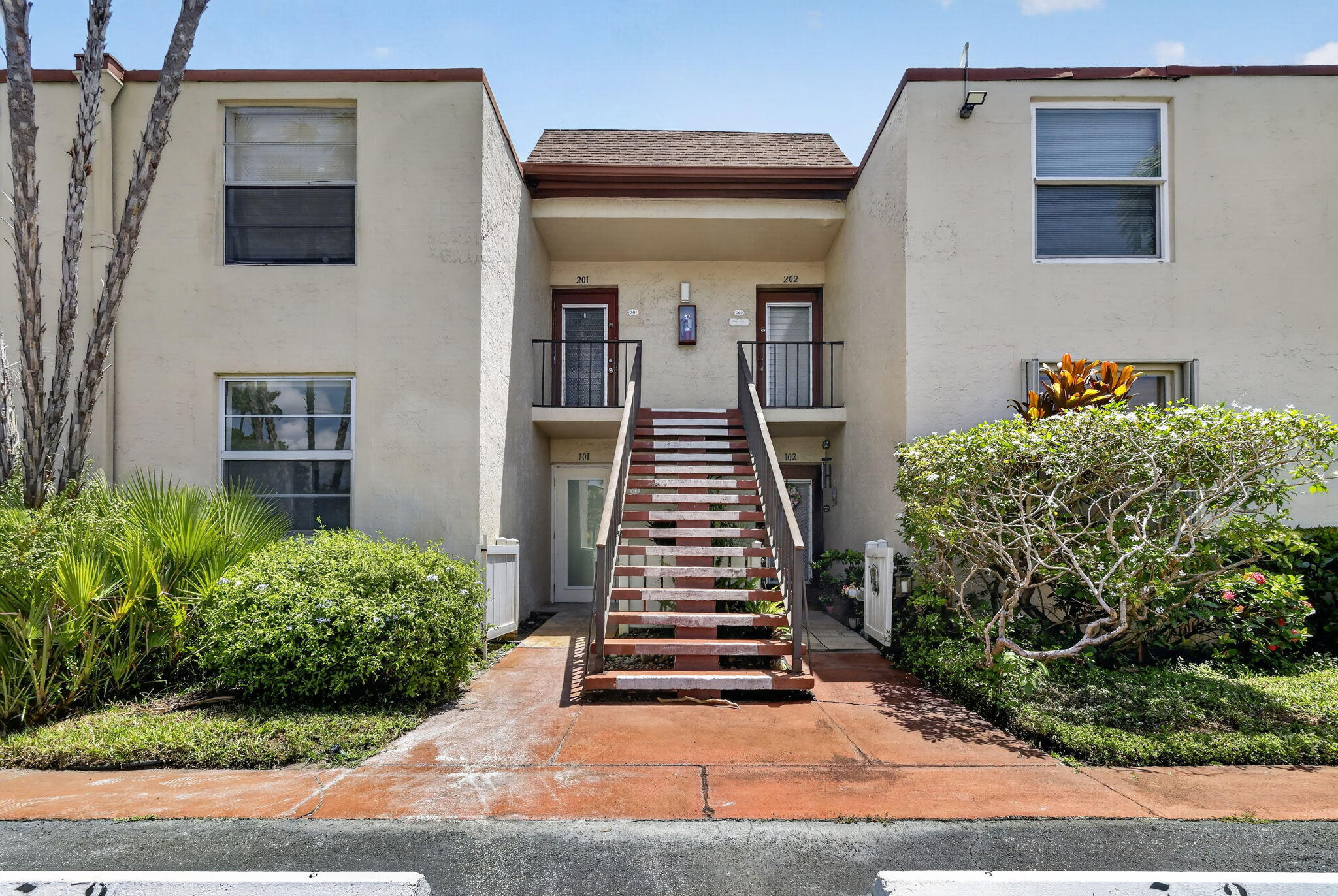 7 Willowbrook Lane 101 Property Photo 2