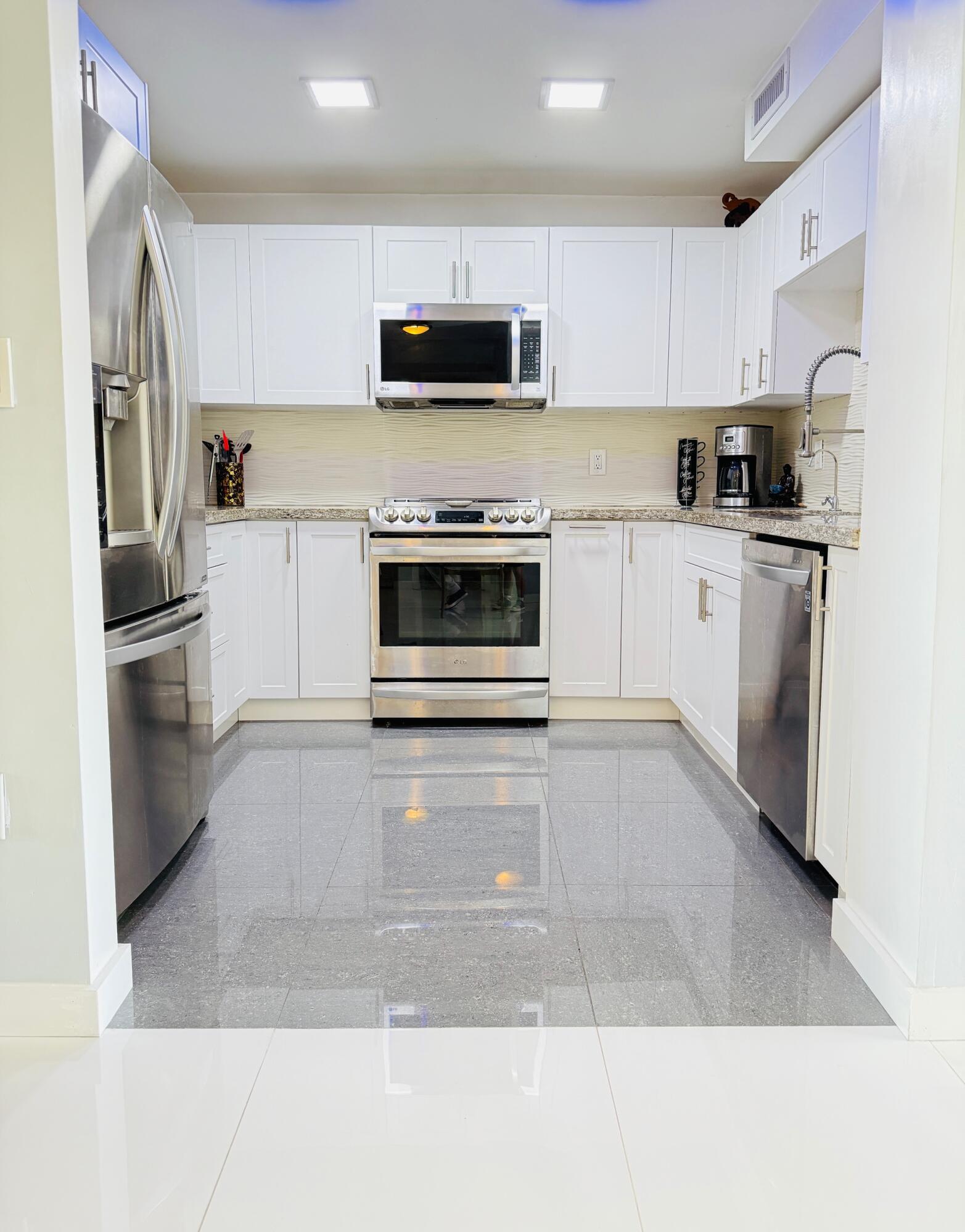 4164 Inverrary Drive 404 Property Photo 5