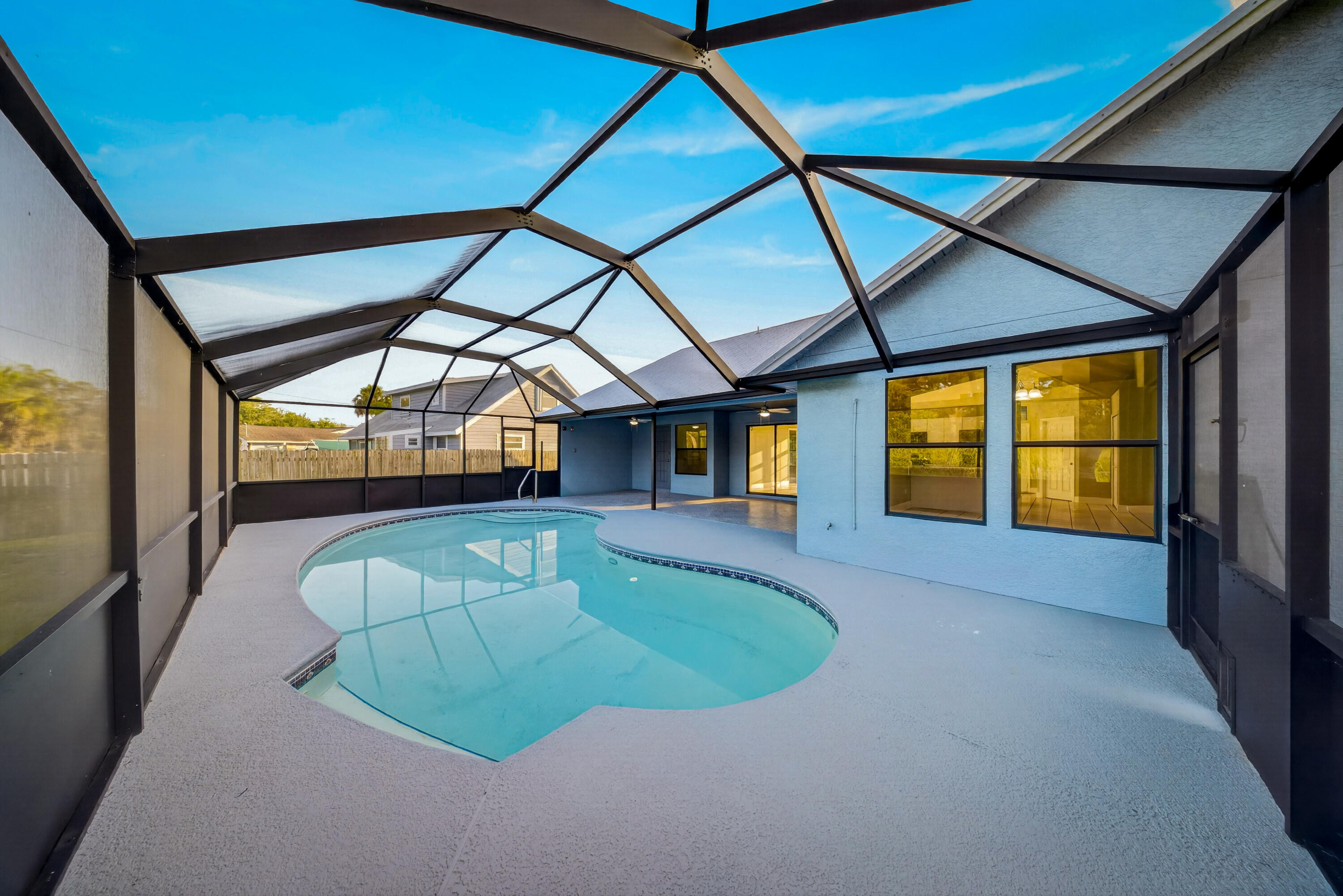 4802 Sunset Boulevard Property Photo 1