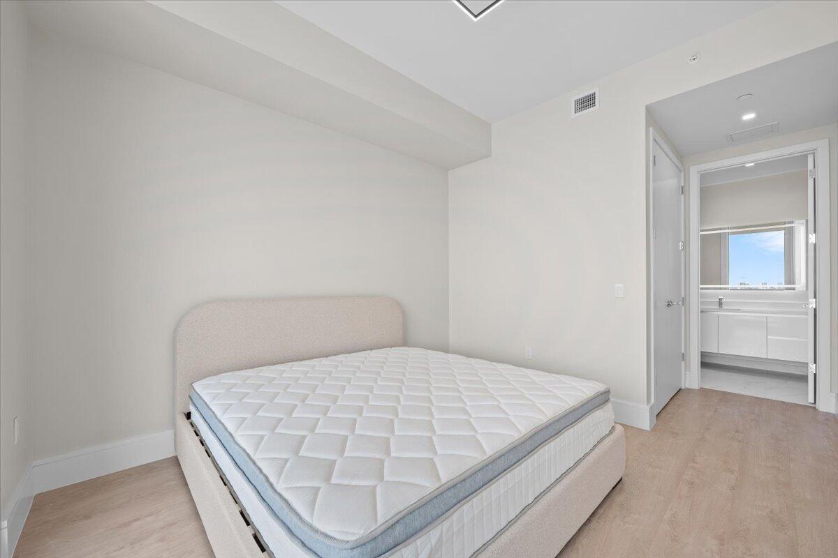 220 Lake Shore Drive 917 Property Photo 34