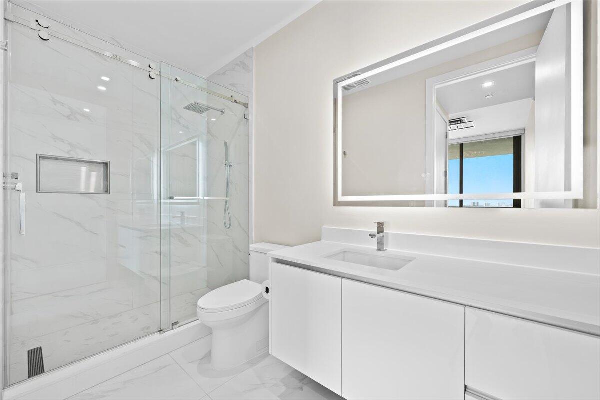 220 Lake Shore Drive 917 Property Photo 37