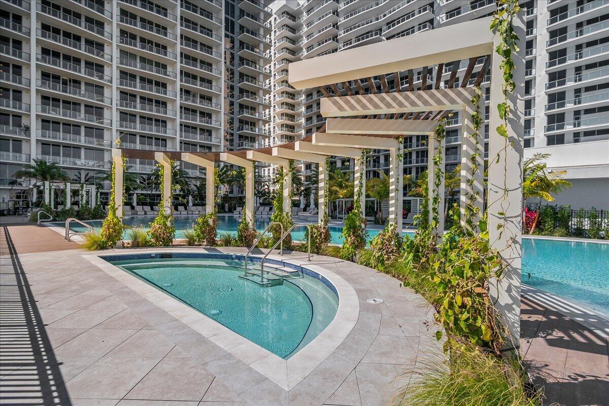 220 Lake Shore Drive 917 Property Photo 55
