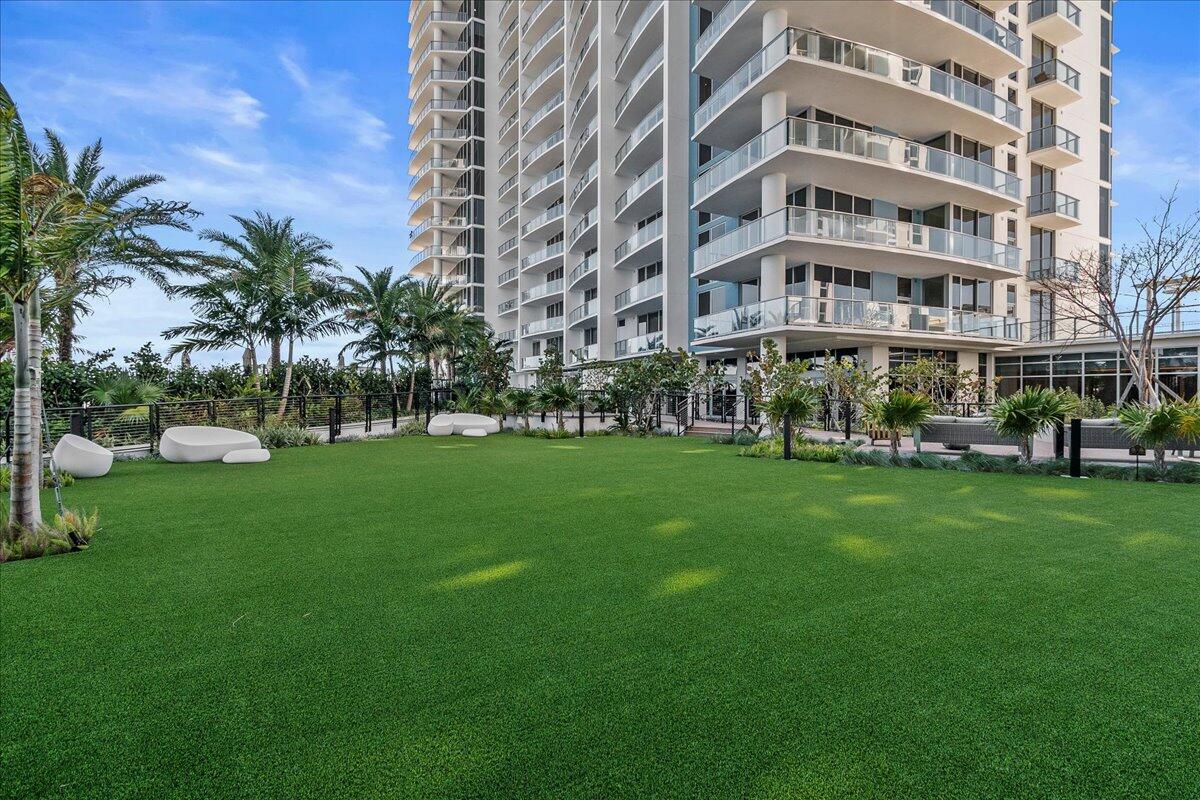 220 Lake Shore Drive 917 Property Photo 57