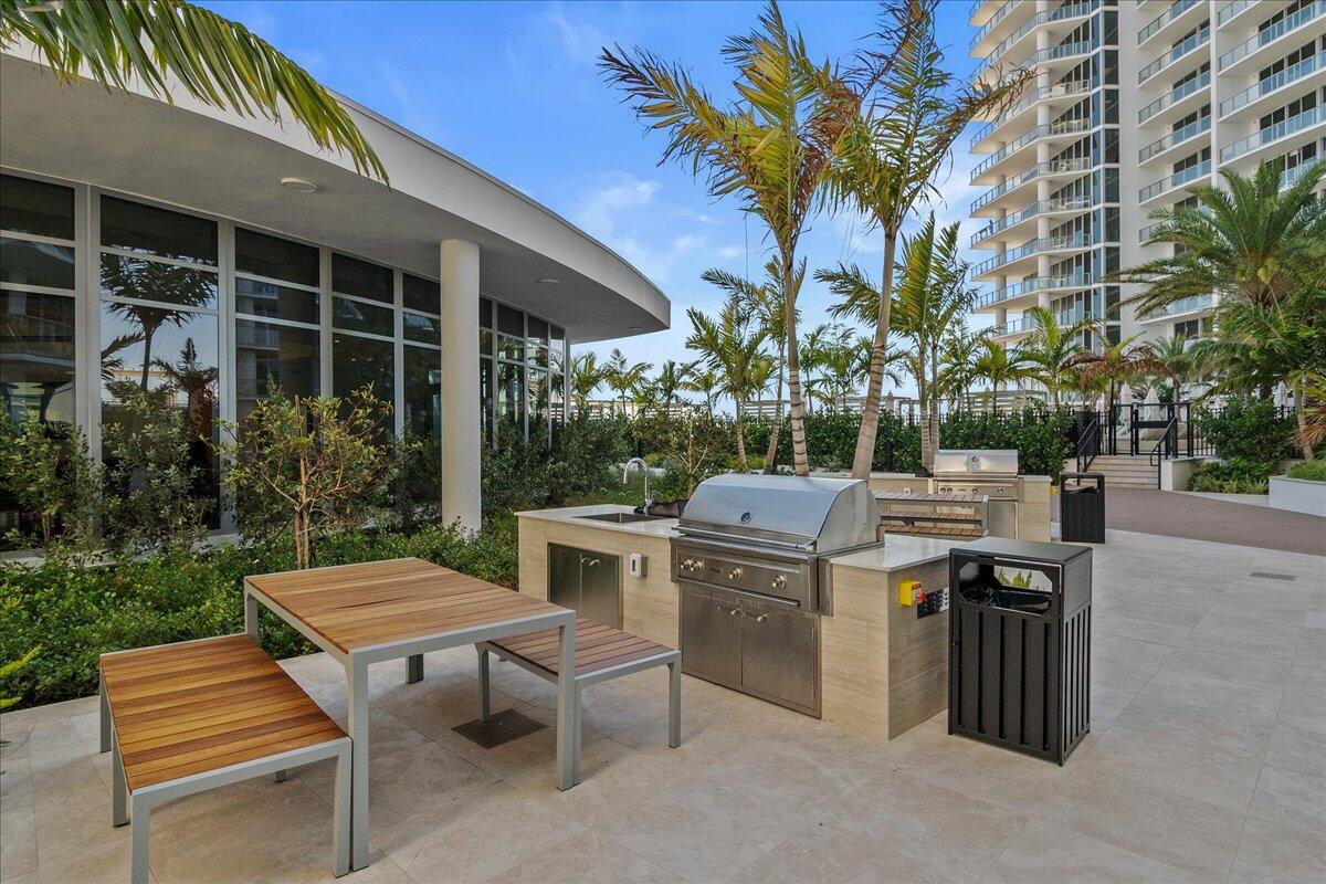 220 Lake Shore Drive 917 Property Photo 59
