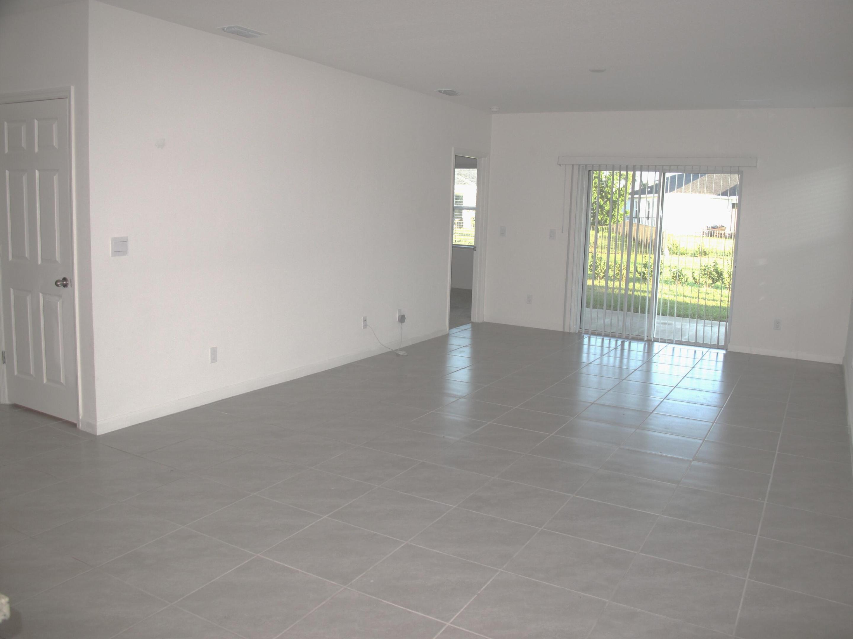 12221 Nettuno Way Property Photo 28