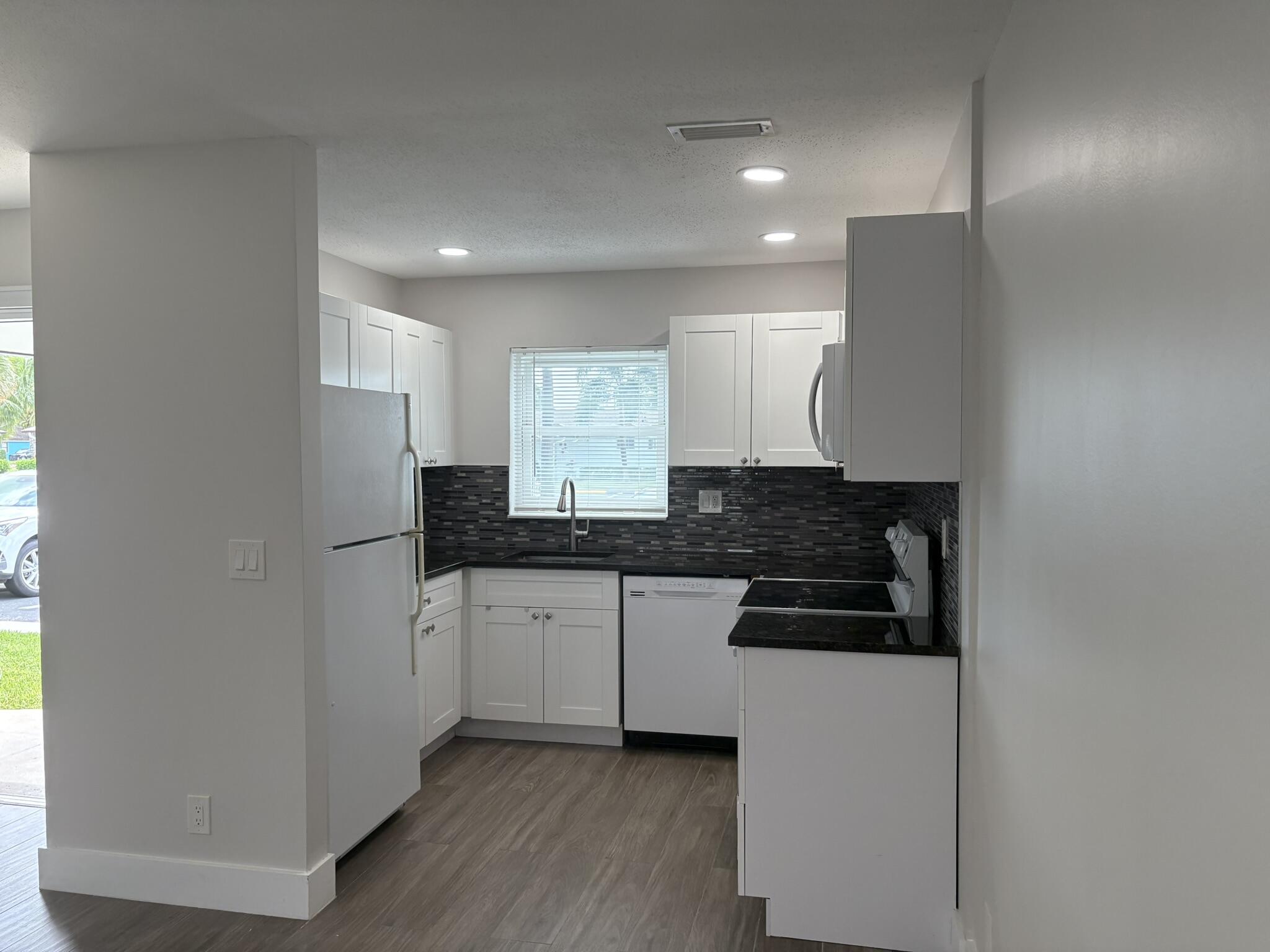 2930 Crosley Drive E J Property Photo 5