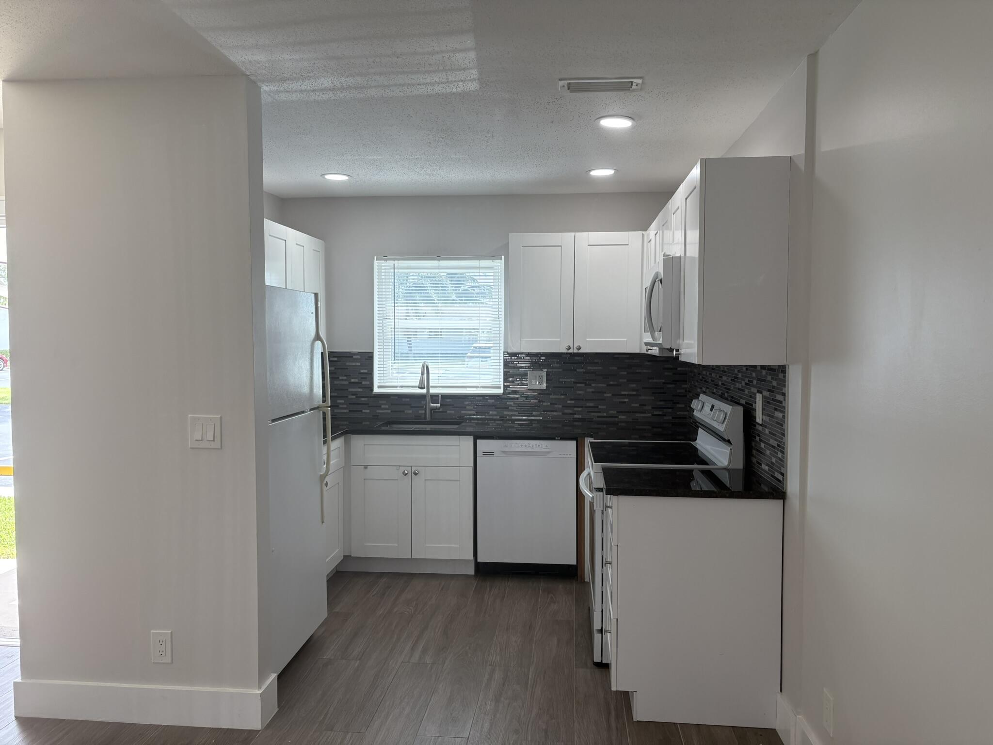 2930 Crosley Drive E J Property Photo 11