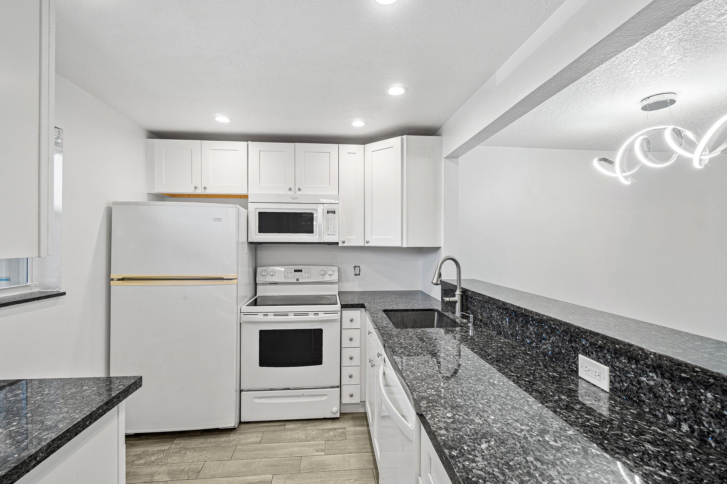 2929 S Ocean Boulevard 2120 Property Photo 11
