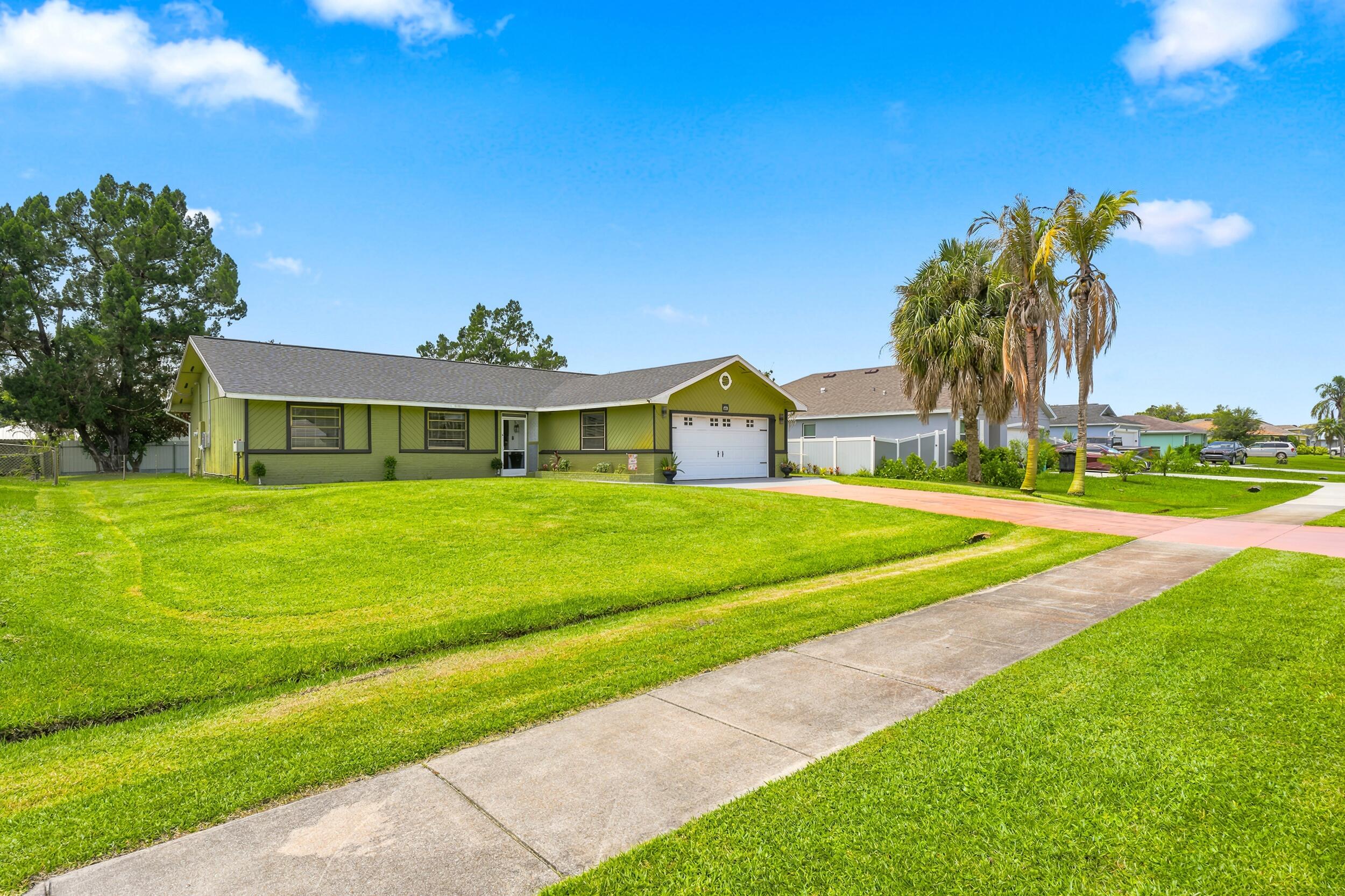 450 Se Thornhill Drive Property Photo 3
