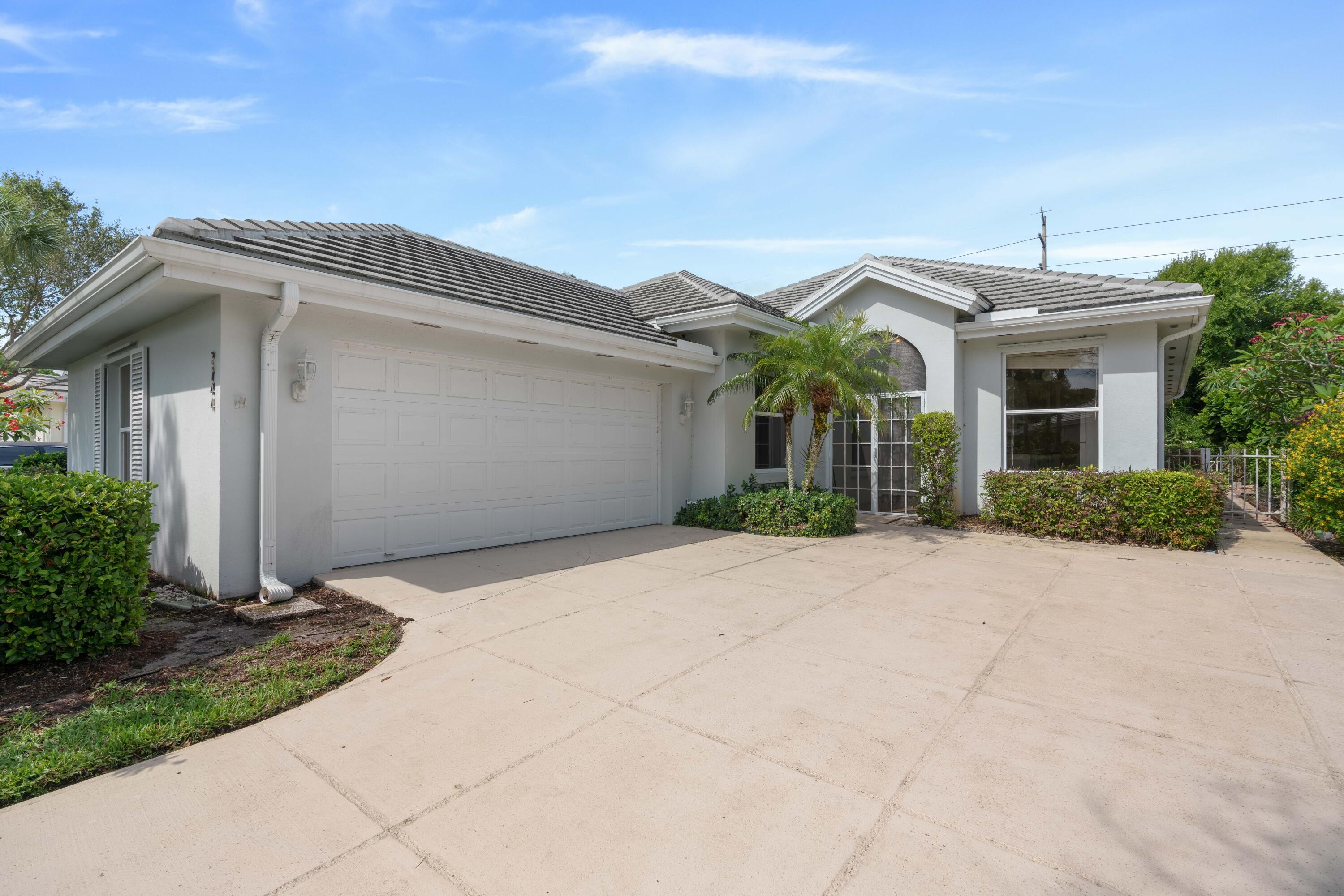 7744 Se Needle Palm Circle Property Photo 1