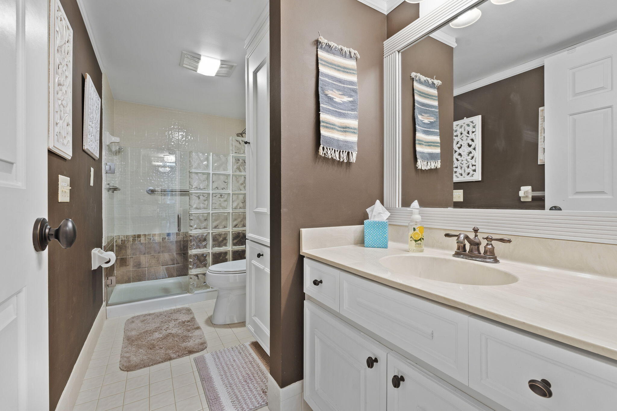 9450 Meadowood Drive 101 Property Photo 25