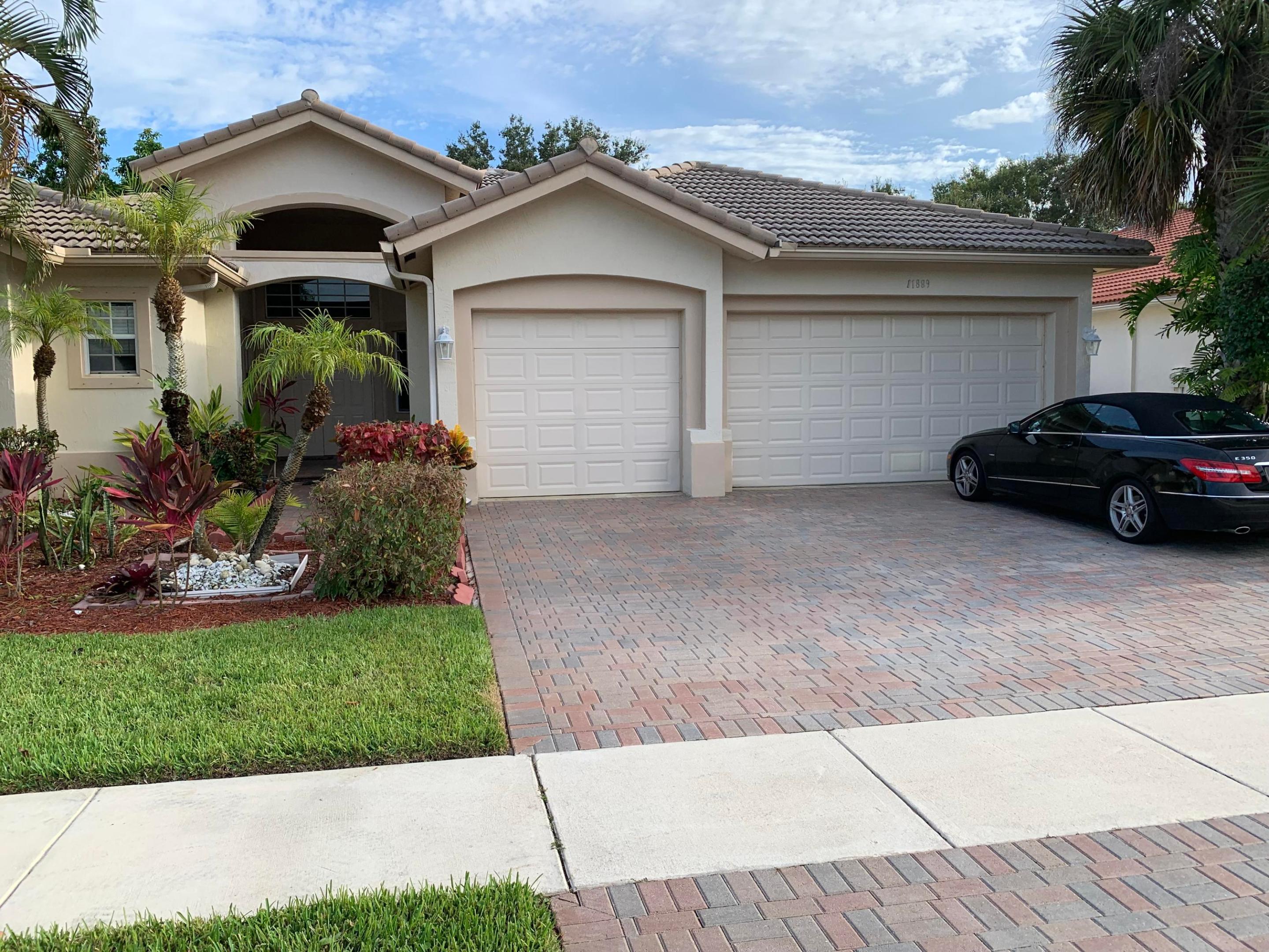 11889 Osprey Point CIRCLE Circle Property Photo 1