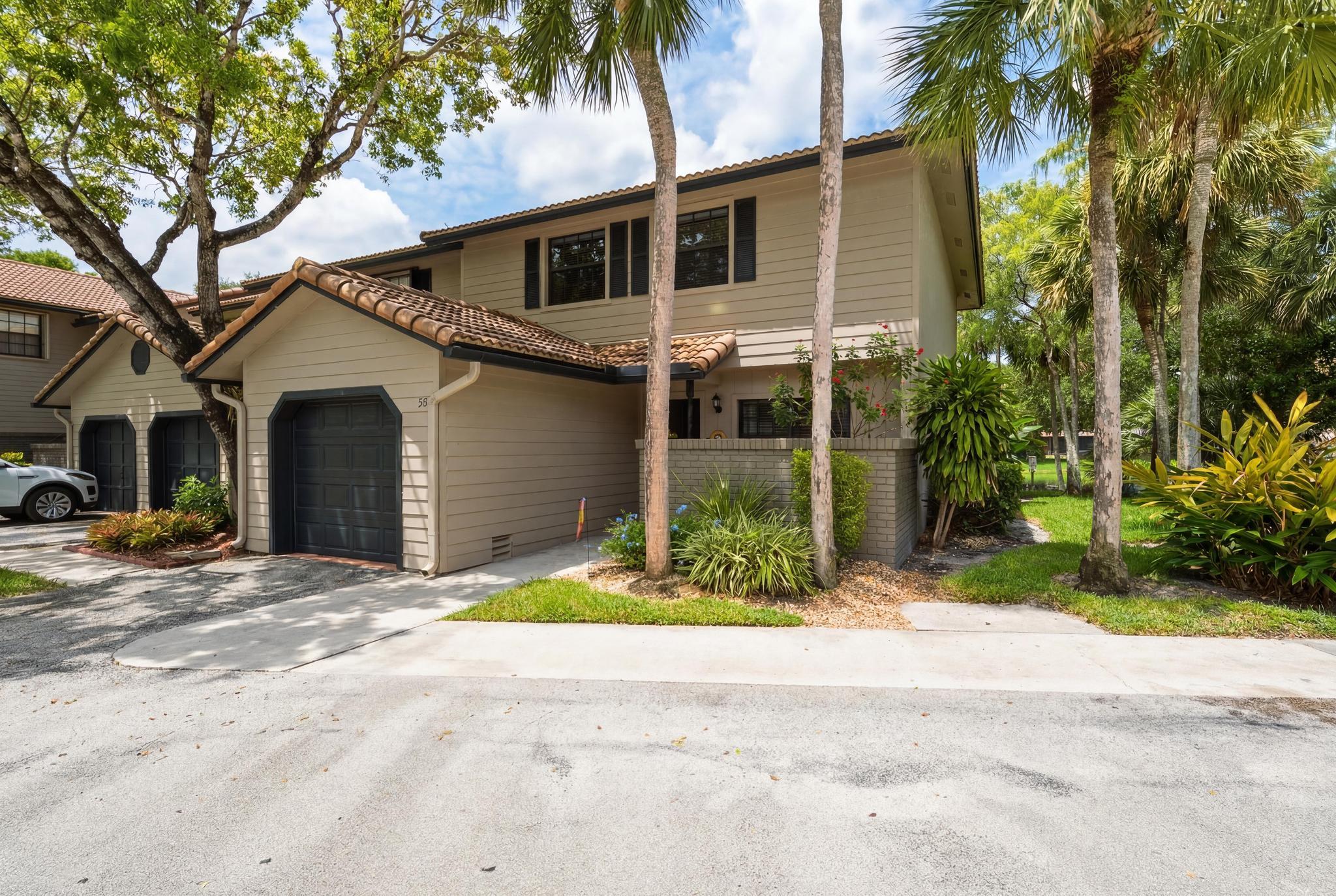 9014 Vineyard Lake Drive Property Photo 1