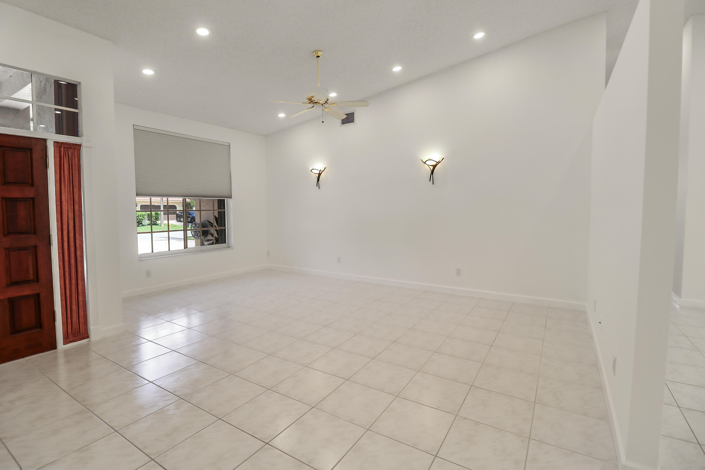 551 Nw 108th Avenue Property Photo 5