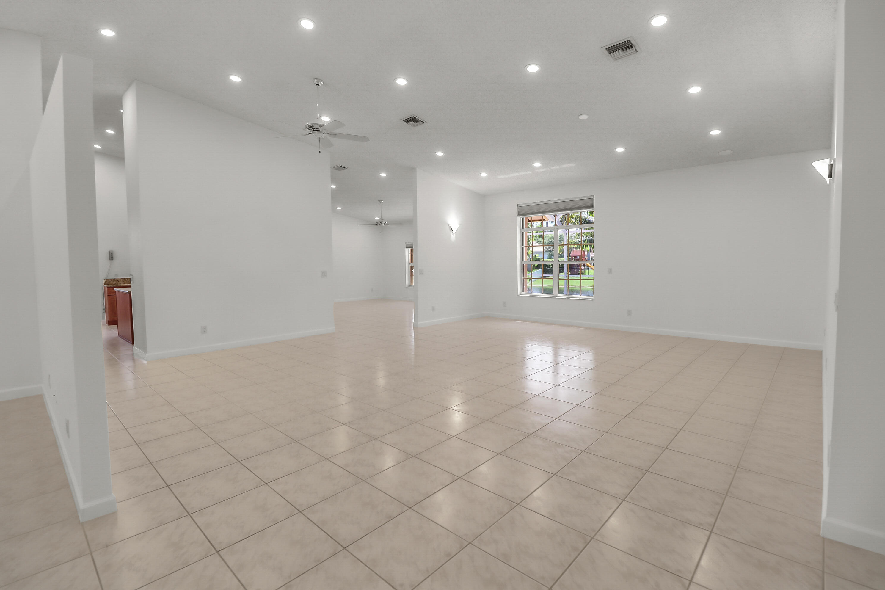 551 Nw 108th Avenue Property Photo 9